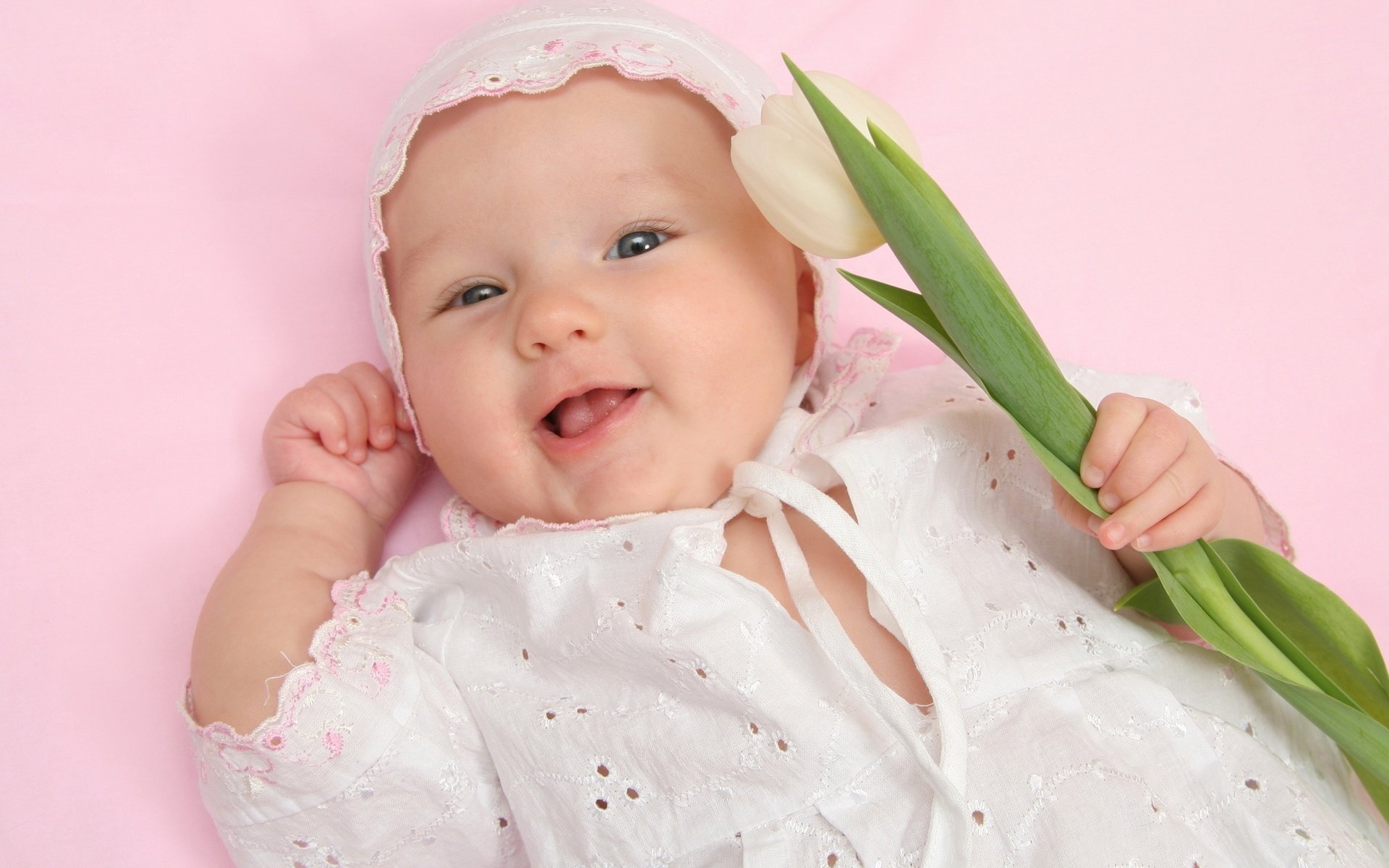 chemisier ajouré fleur bébé portrait regard sourire visage vacances