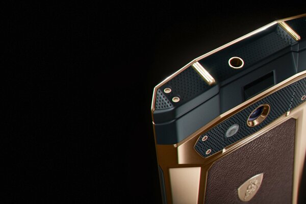 Elegantes Smartphone in goldener Ausführung