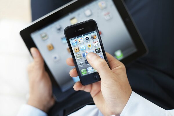 A man takes a photo of an iPad on an iPhone