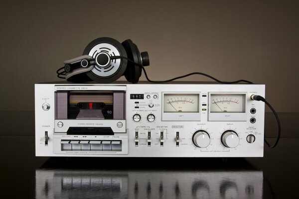 Stationary cassette recorder with headphones