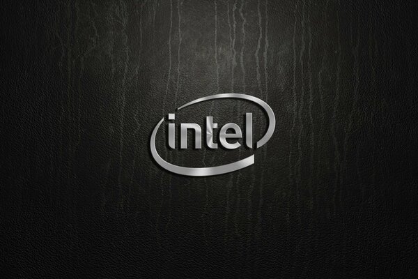 Silbernes Intel-Logo auf dunklem Hintergrund