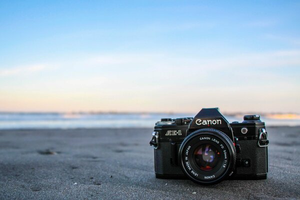 Cámara Canon en la costa