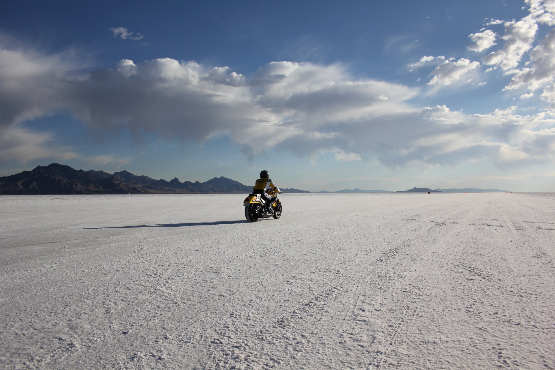 bonneville salt flats utah usa race mountain desert