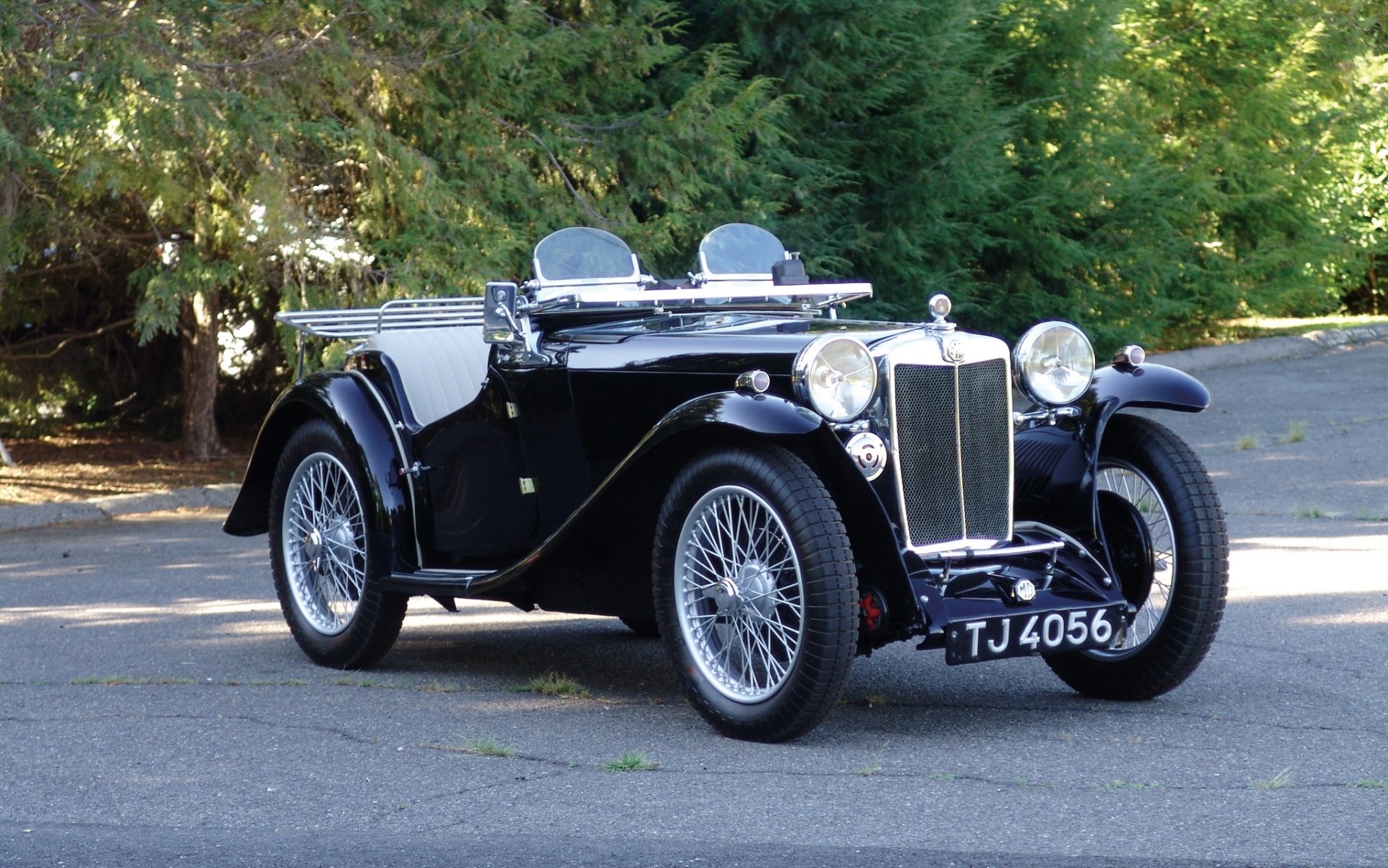 mg pa police roadster 1934 front retro tree background