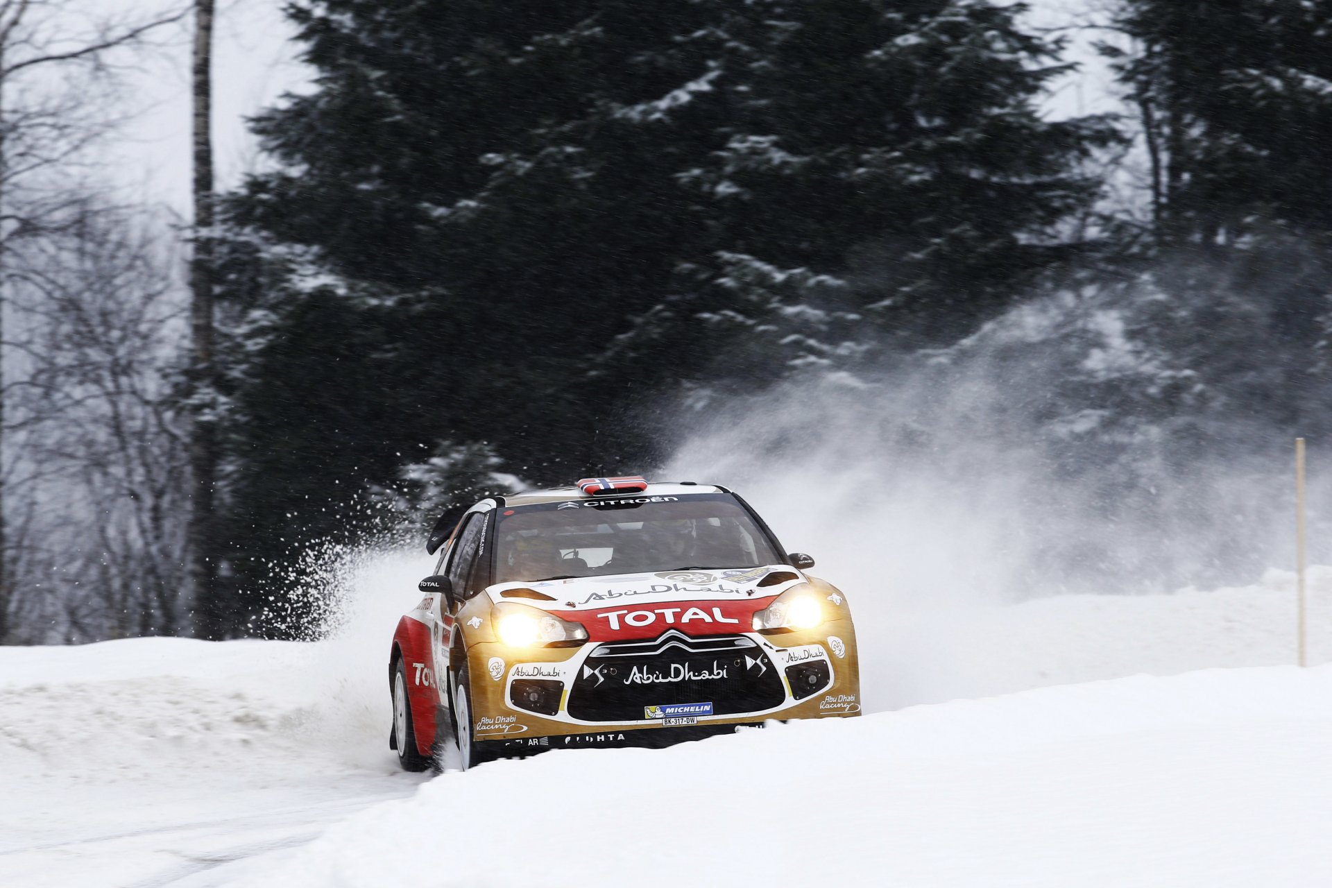 citroen ds3 wrc zlot rajd samochód sport skręt poślizg śnieg zimno zima citroen