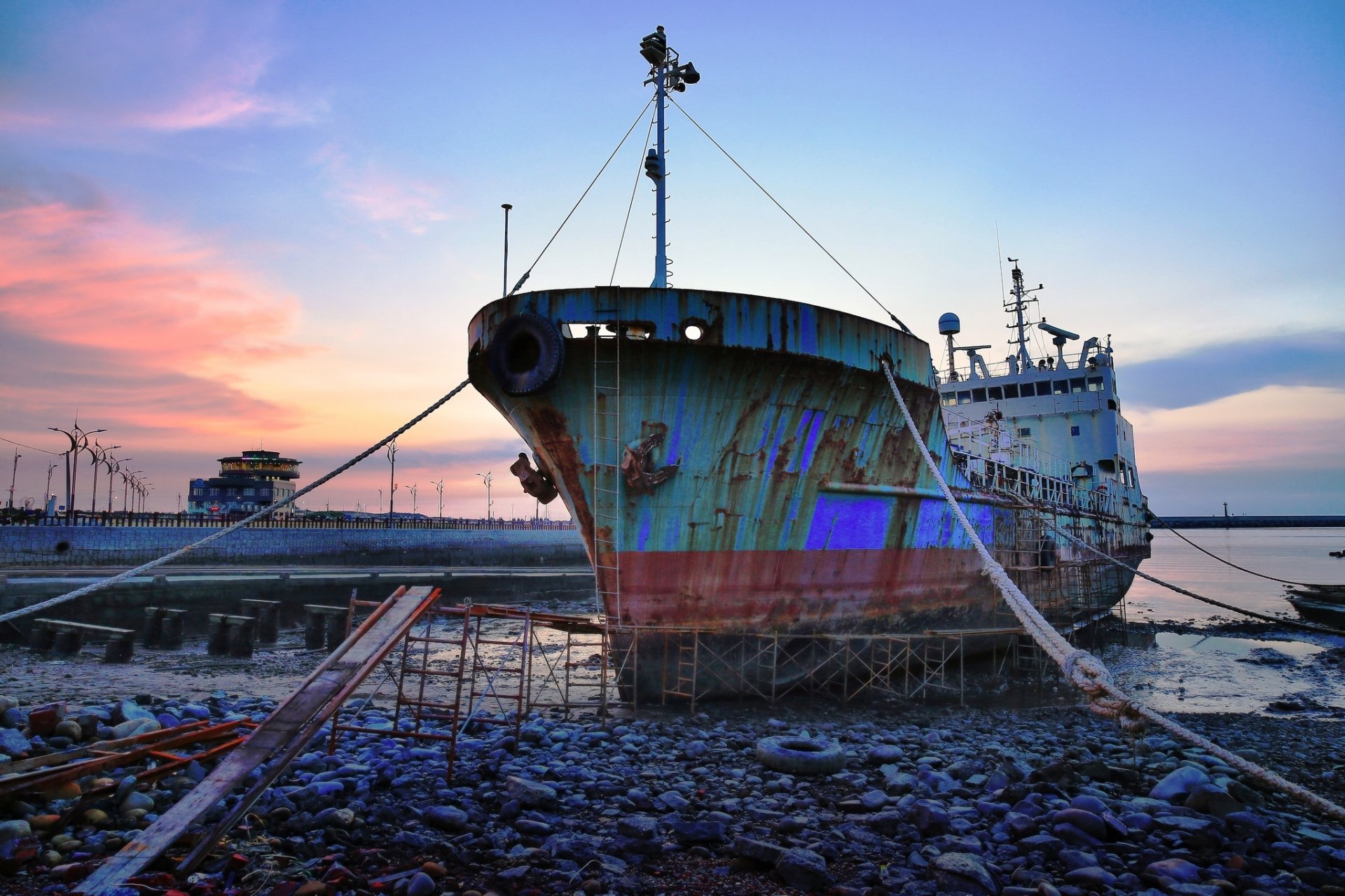 barco muelle ciudad