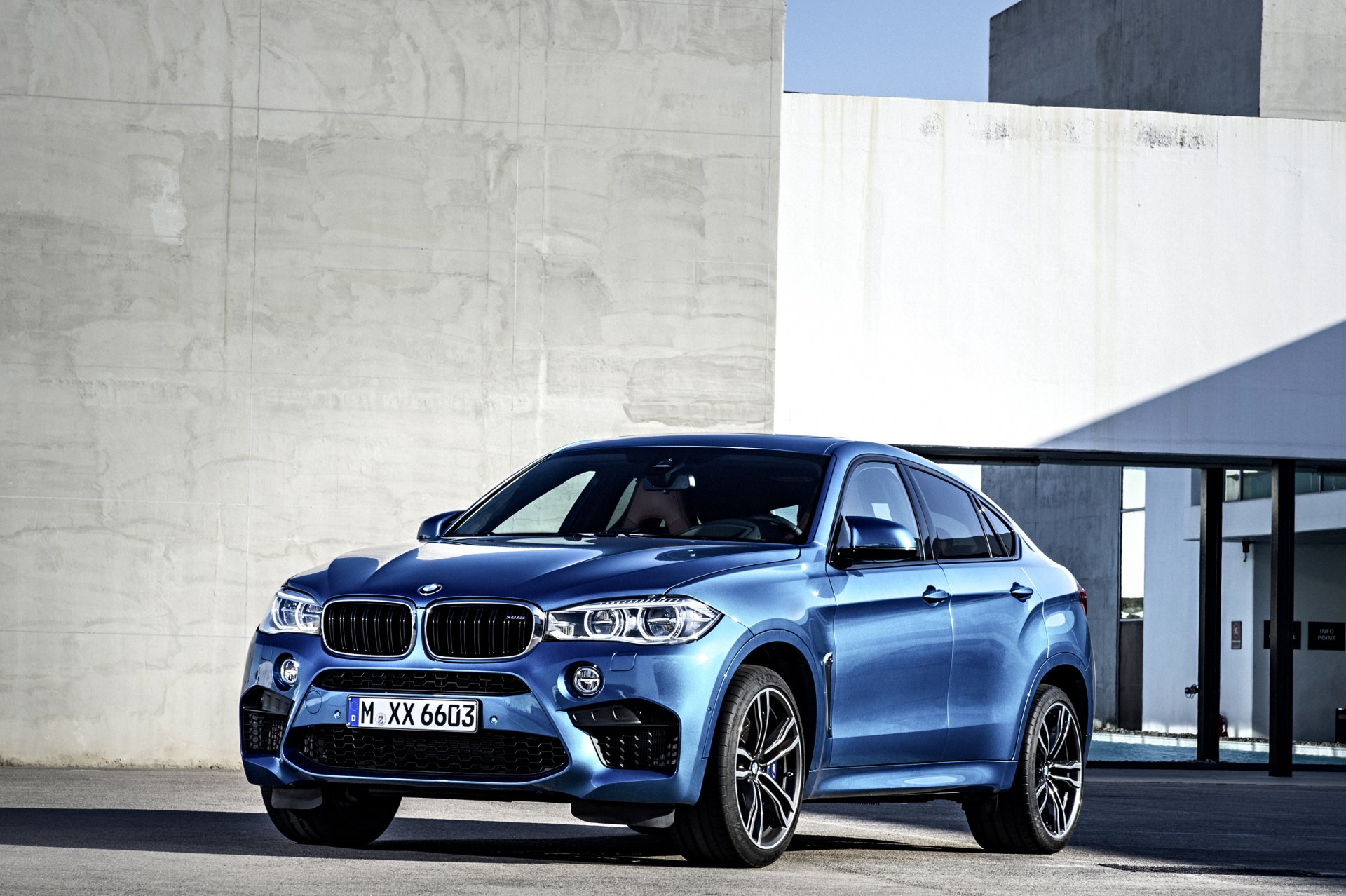 bmw 2015 x6 m niebieski metaliczny samochód zdjęcie