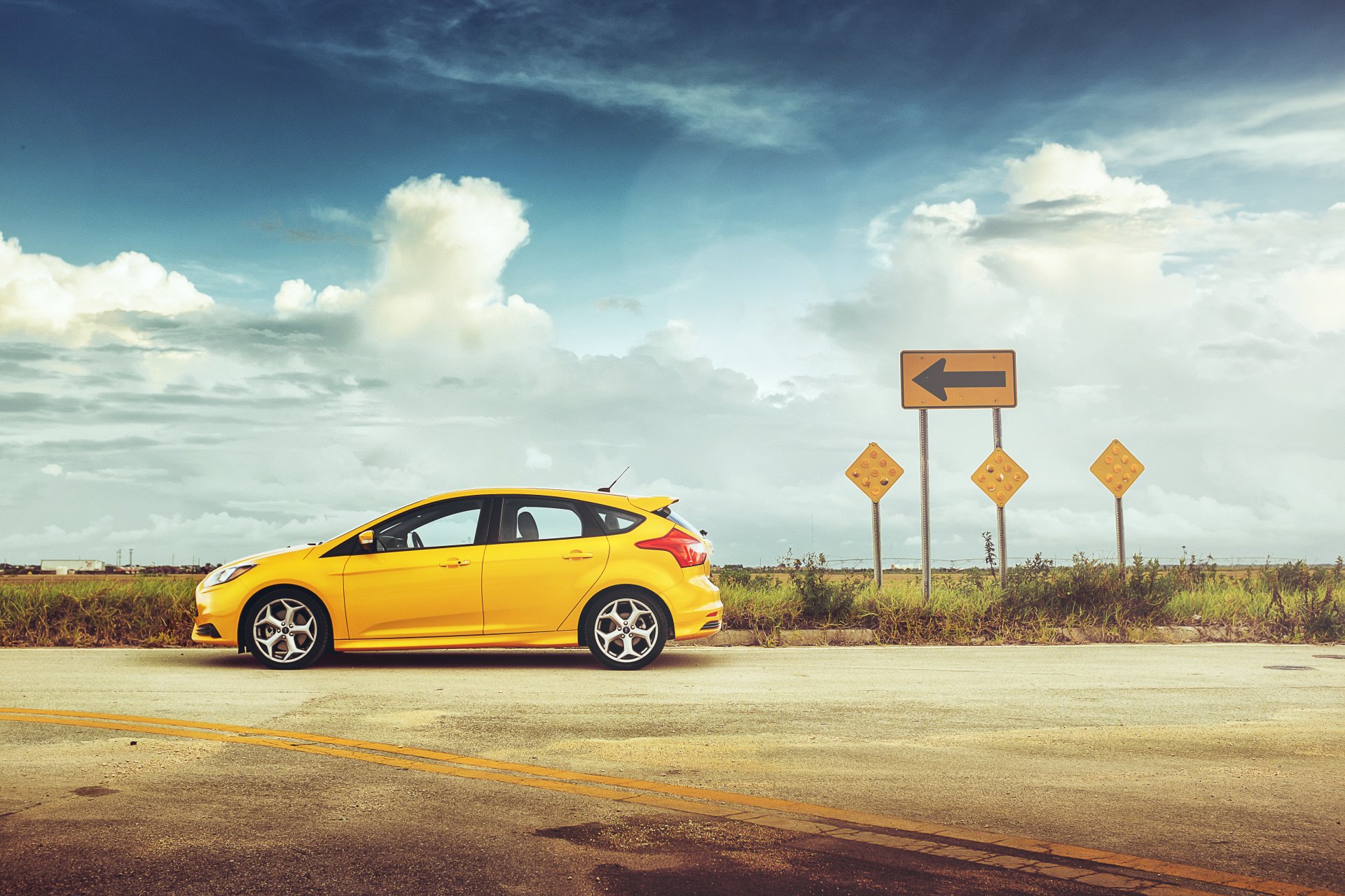 ford focus focus yellow sunny arrow