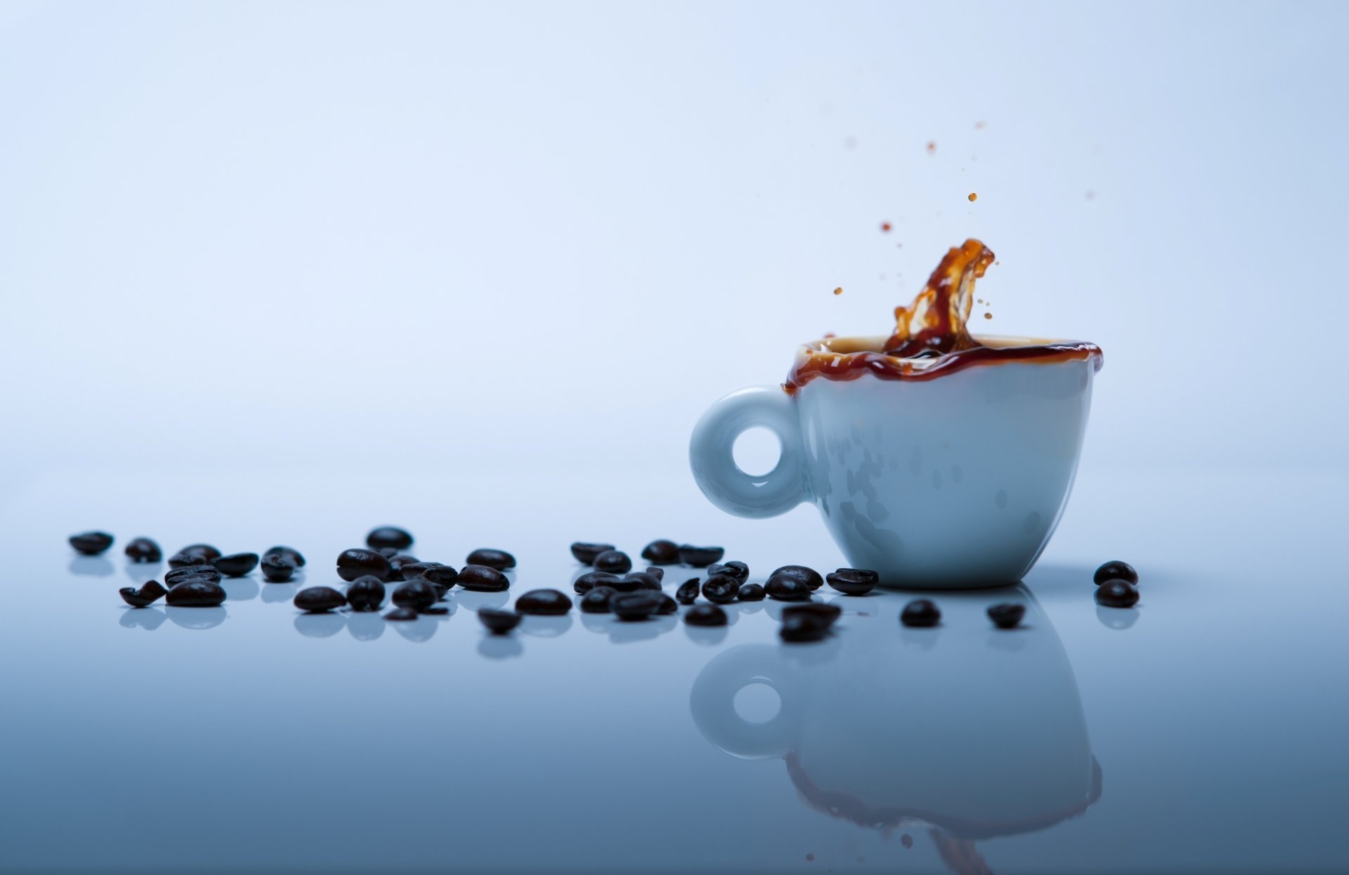 a splash of coffee in the morning vigor food cup grain coffee background light background white background shine shadow squirt drinks wallpaper reflection