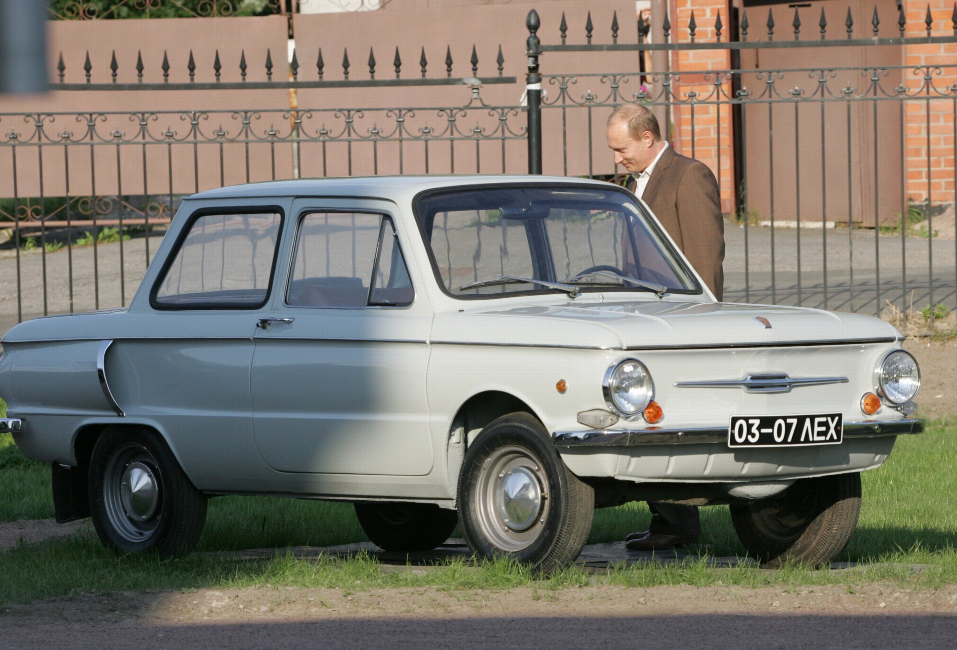 auto di putin zaporozhets zaz vladimir putin putin presidente primo ministro sfondi automobili automobili politica automobili trasporti auto veicoli