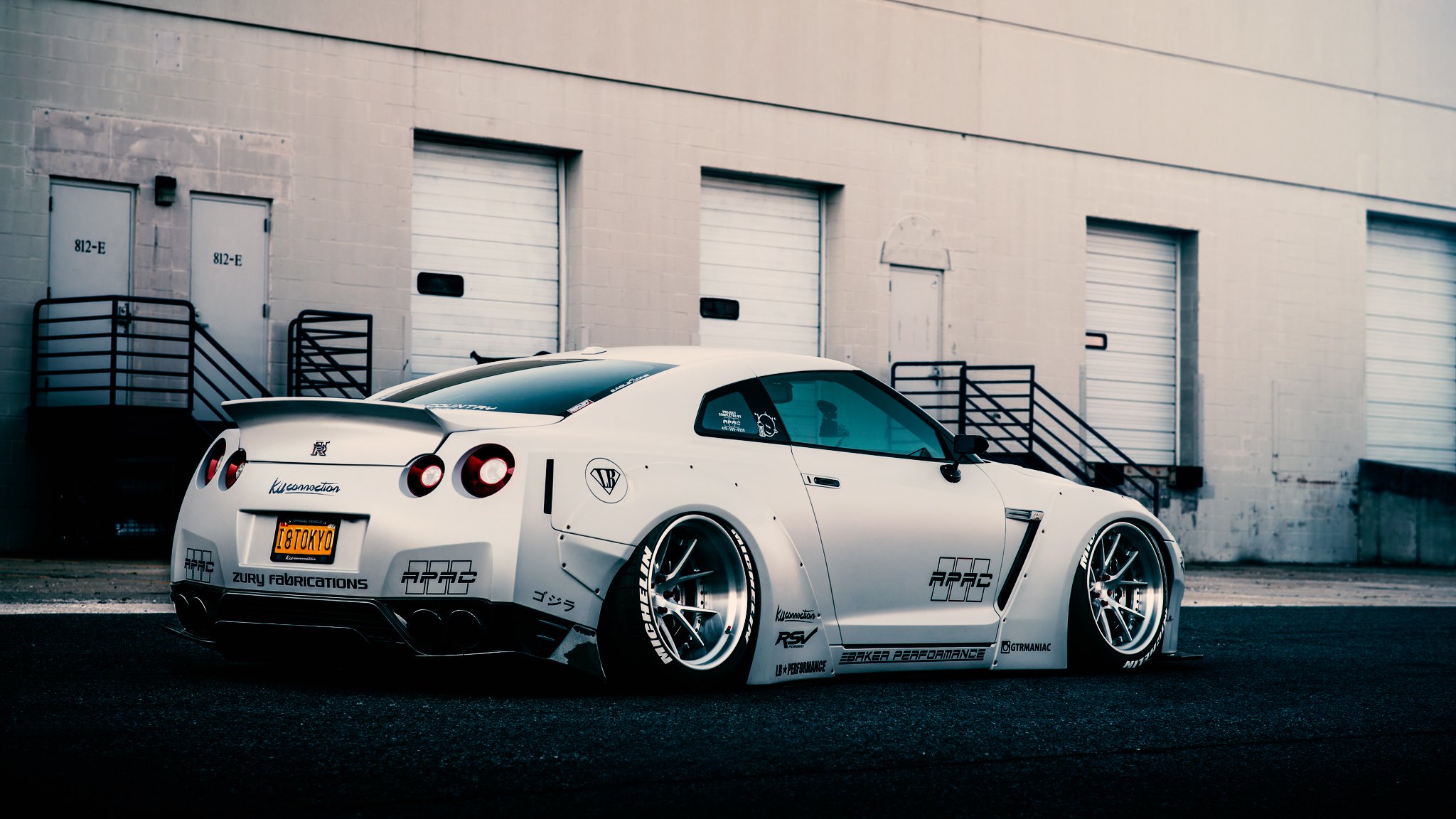 nissan gt-r r35 libertà passeggiata bianco basso giappone sport auto posteriore