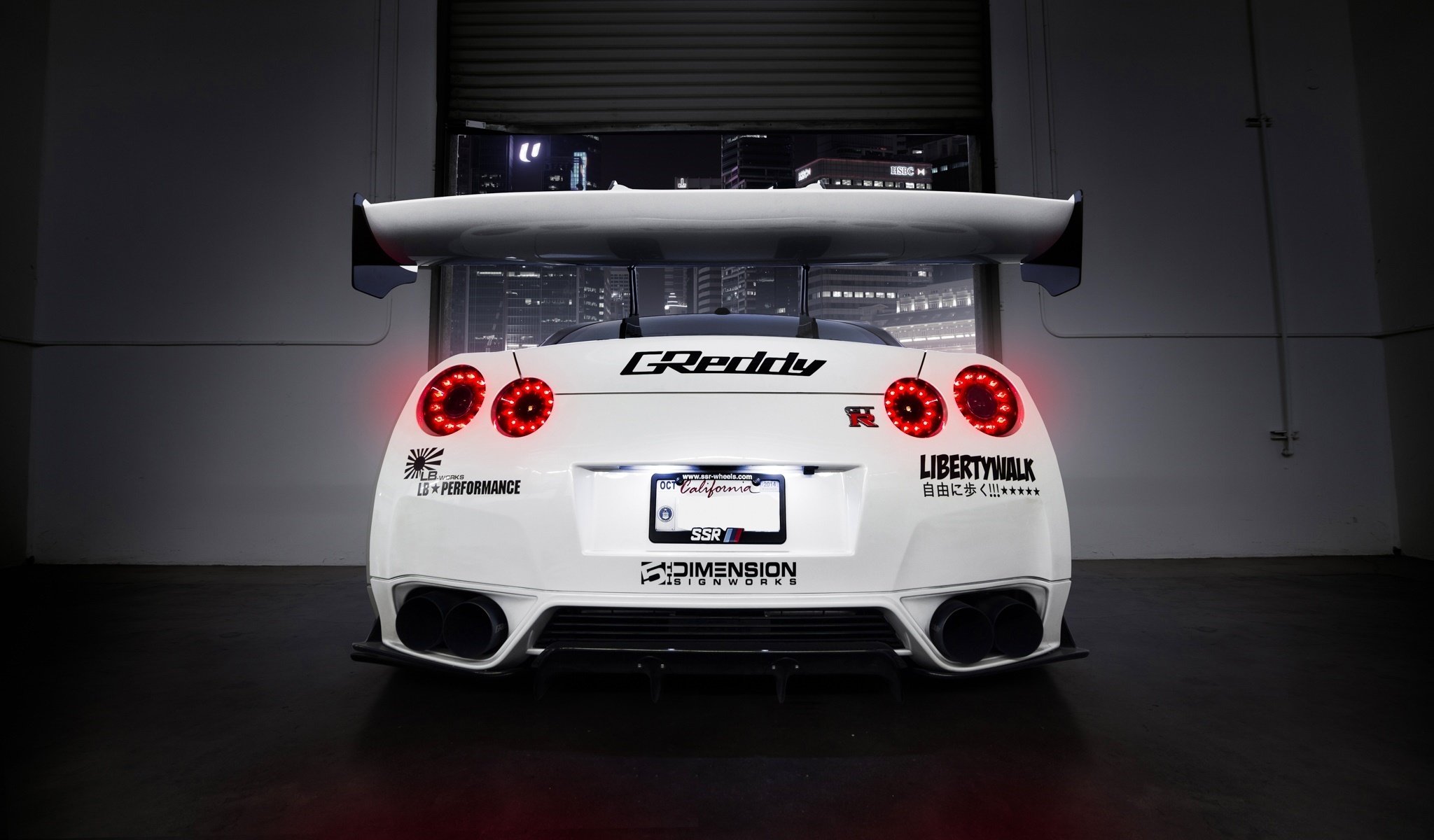 nissan gtr r35 wolność spacer biały tylny spoiler