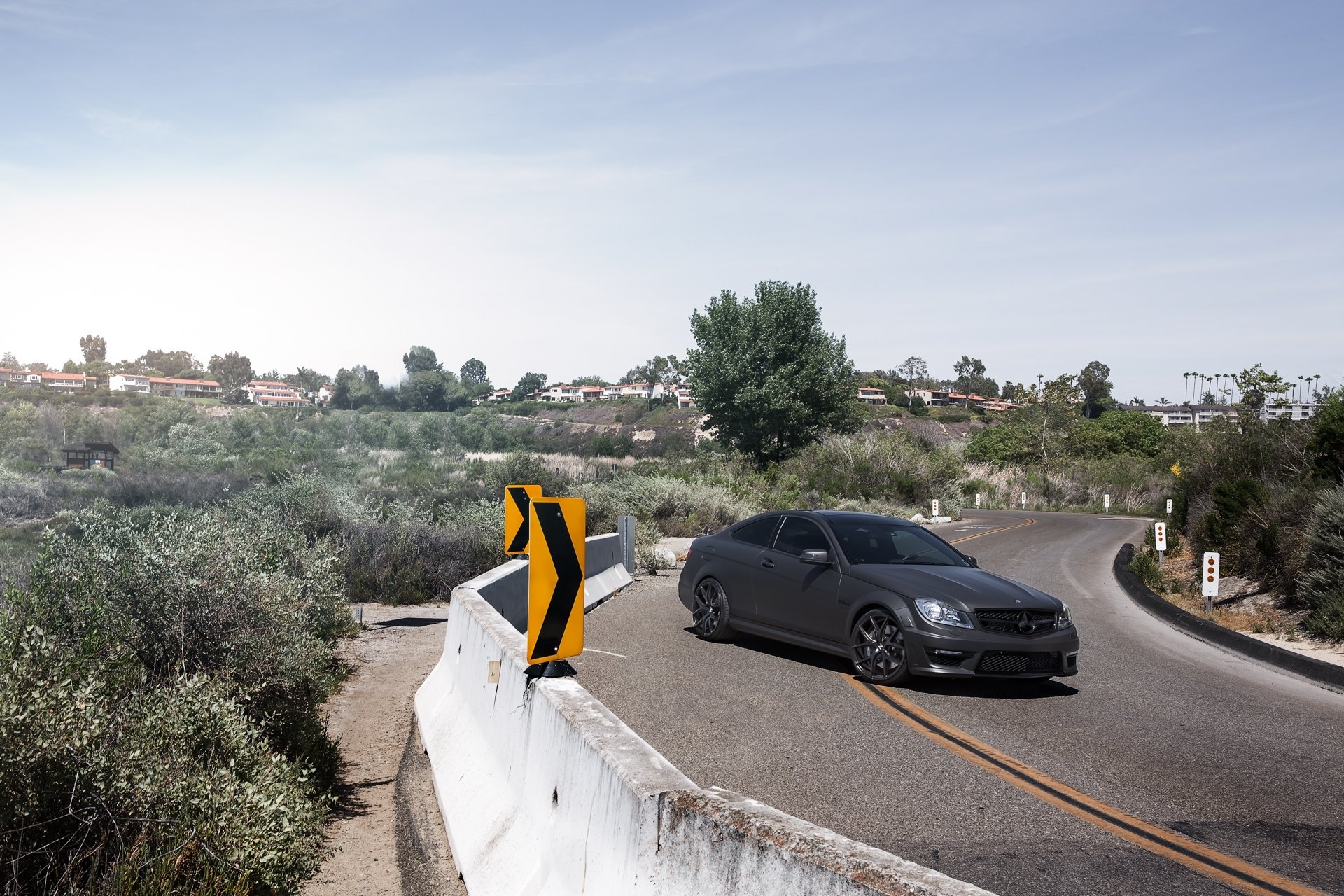 mercedes benz c63 amg noir mercedes benz route arbres ciel nuages