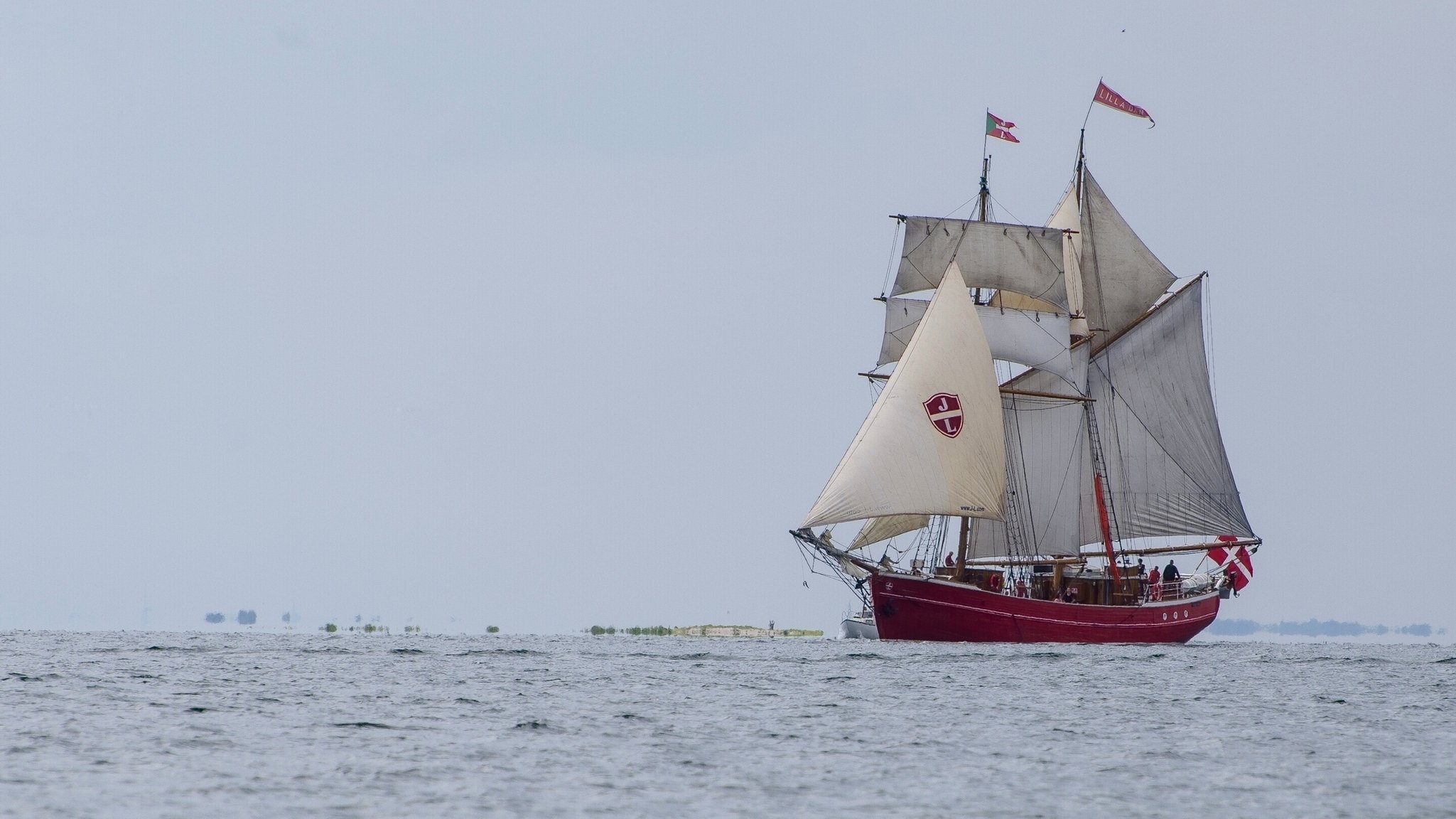 barca a vela nave mare