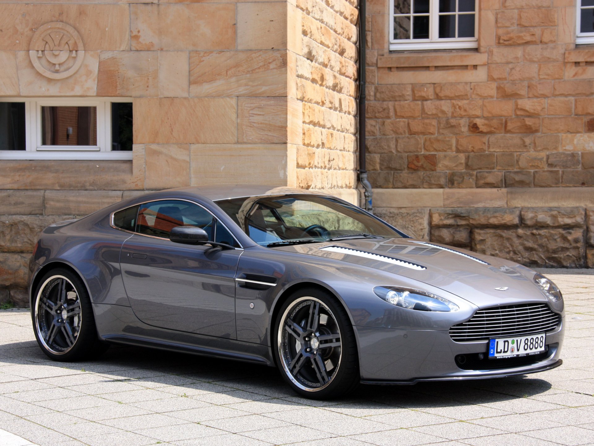 cargraphic aston martin v8 vantage coche frente aston martin