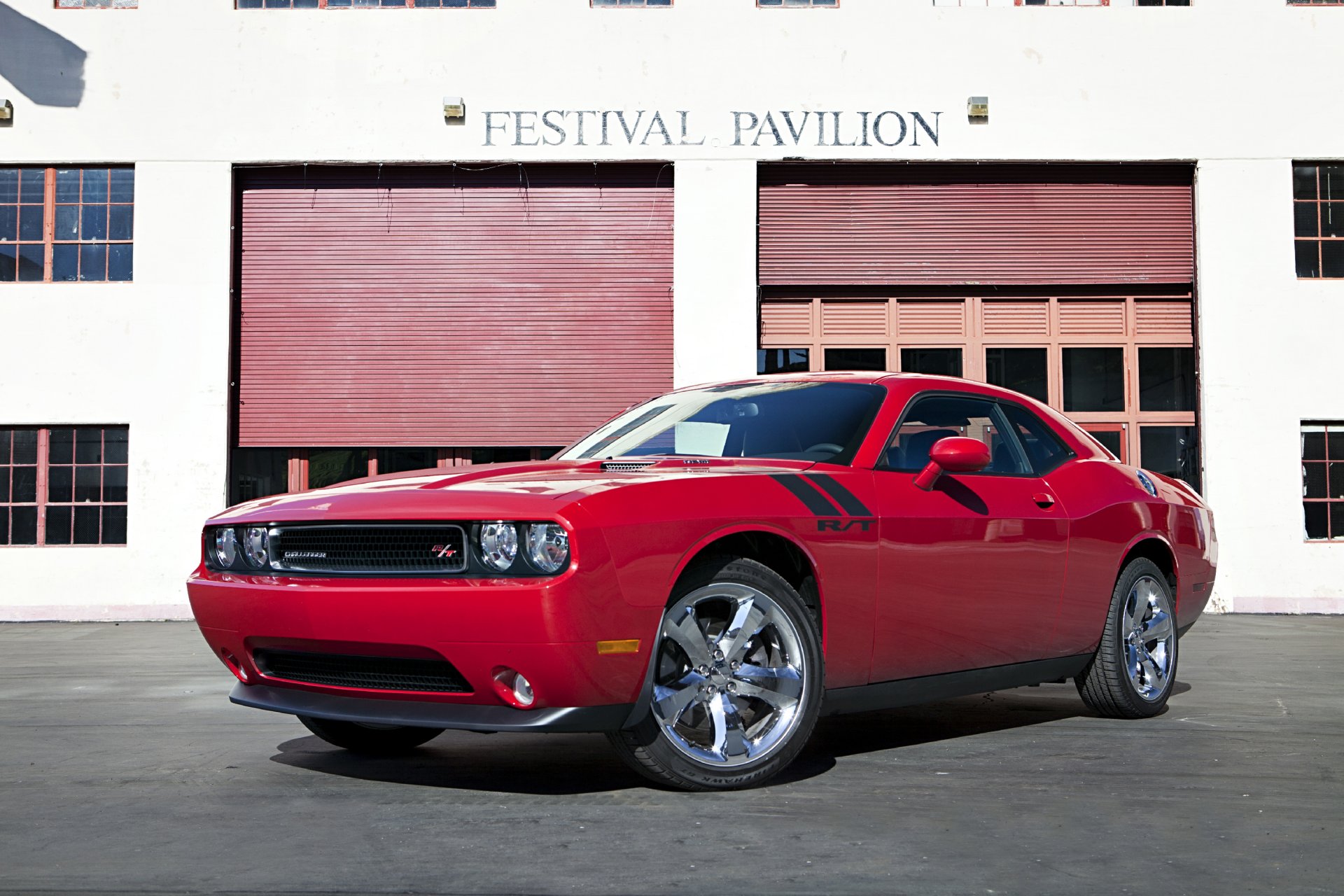 dodge challenger car rosso super auto edificio festival padiglione r / t 2012