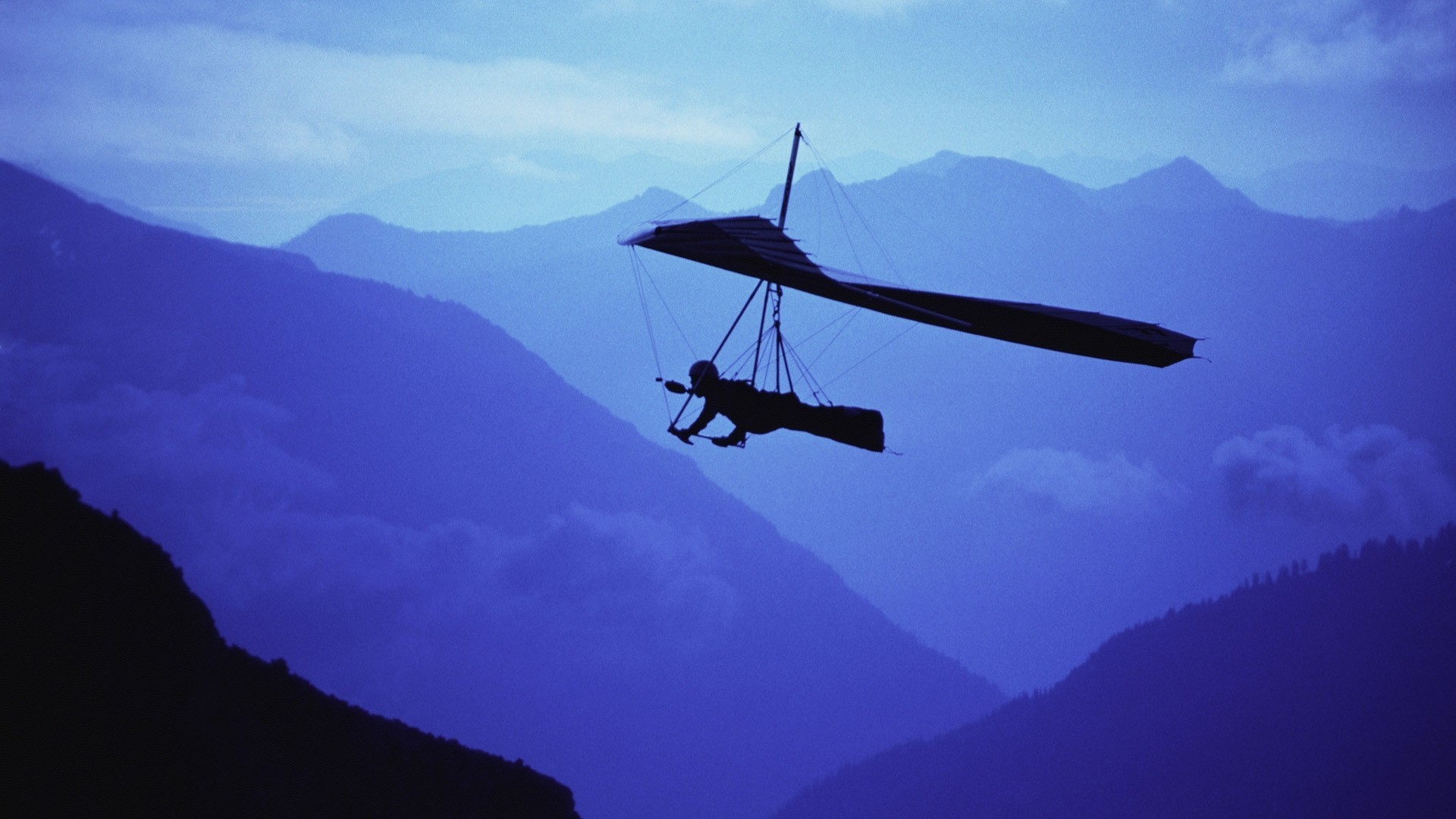 pianificazione oscurità montagne aeroplano