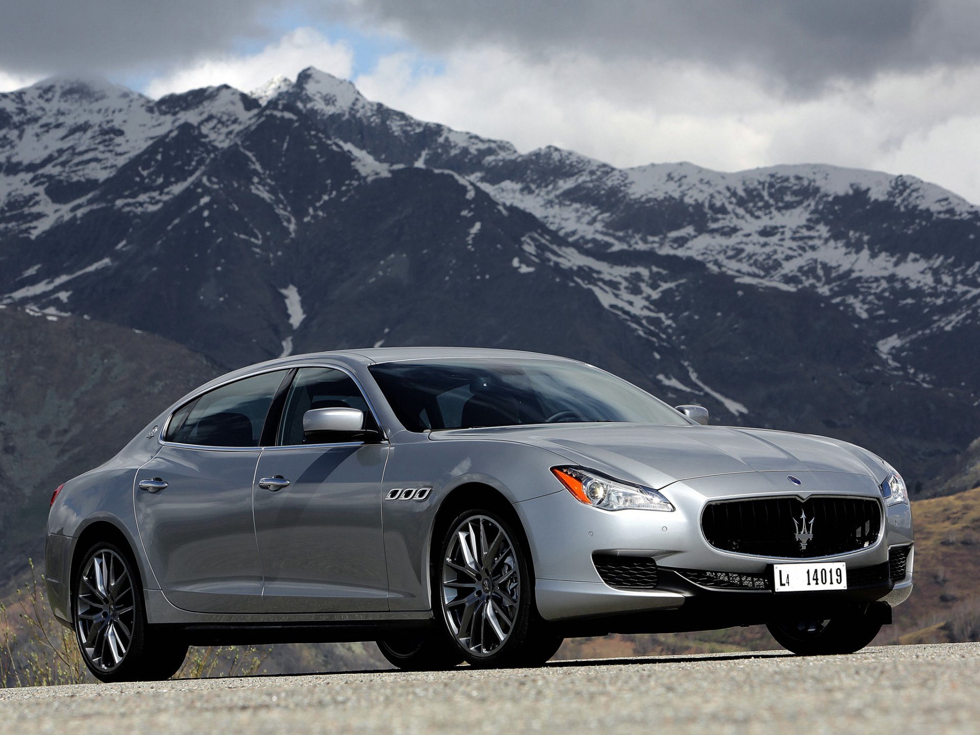 maserati quattroporte s b4 coche montaña cielo frente