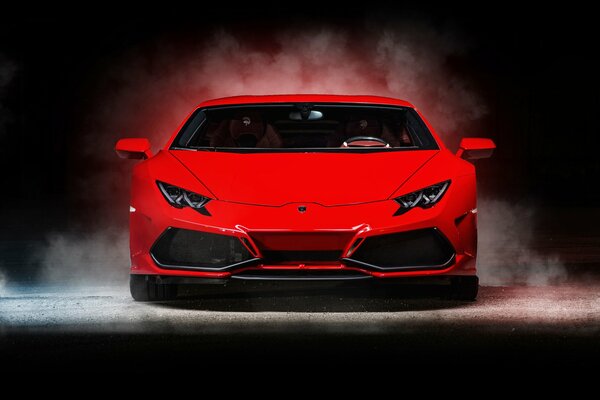 Aggressiver roter Lamborghini Vorderansicht