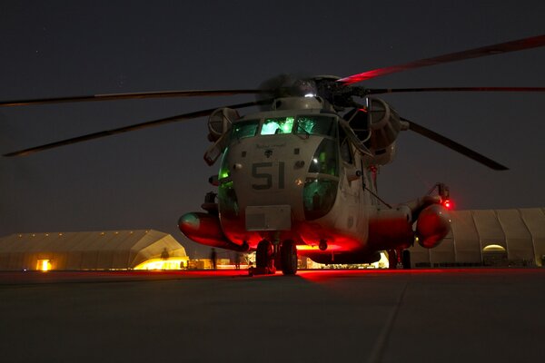 Zdjęcie śmigłowca transportowego US Marine CH - 53D