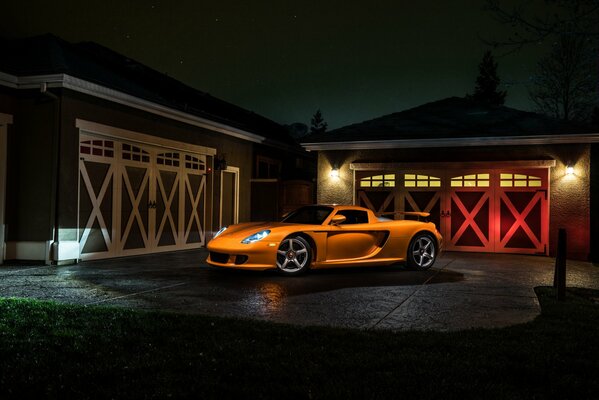 Foto orange porsche carrera