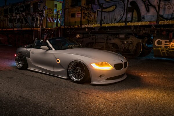 Bmw z4 con un hermoso Tuning por la noche