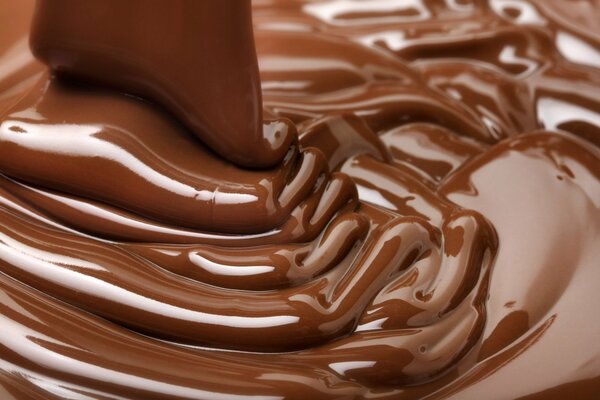 Thick milk chocolate coarsely