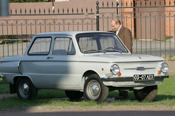 Vladimir Putin in Zaporozhets grigio