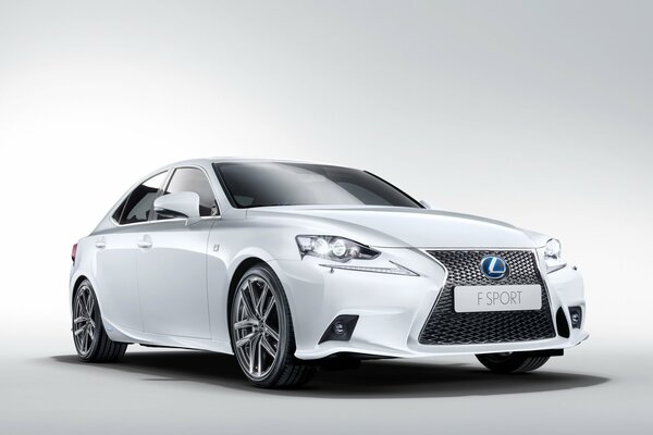 Blanc lexus is 300H F-sport sur fond blanc