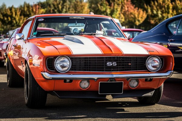 Roter Chevrolet Camaro Muscle Car