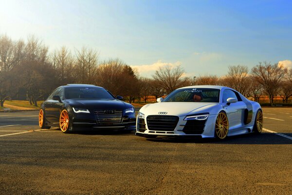 Blanco audi R8 y negro Vossen A7