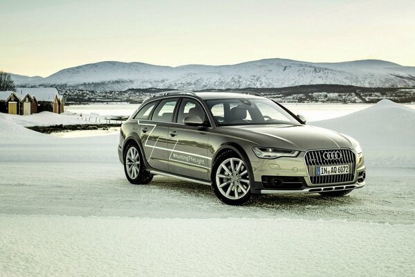 Audi A6 Quattro sur la route d hiver