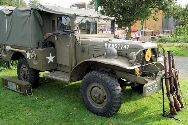 Vehículo militar todoterreno de la segunda guerra mundial