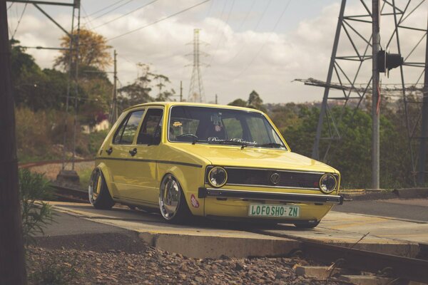 Basse Volkswagen golf jaune