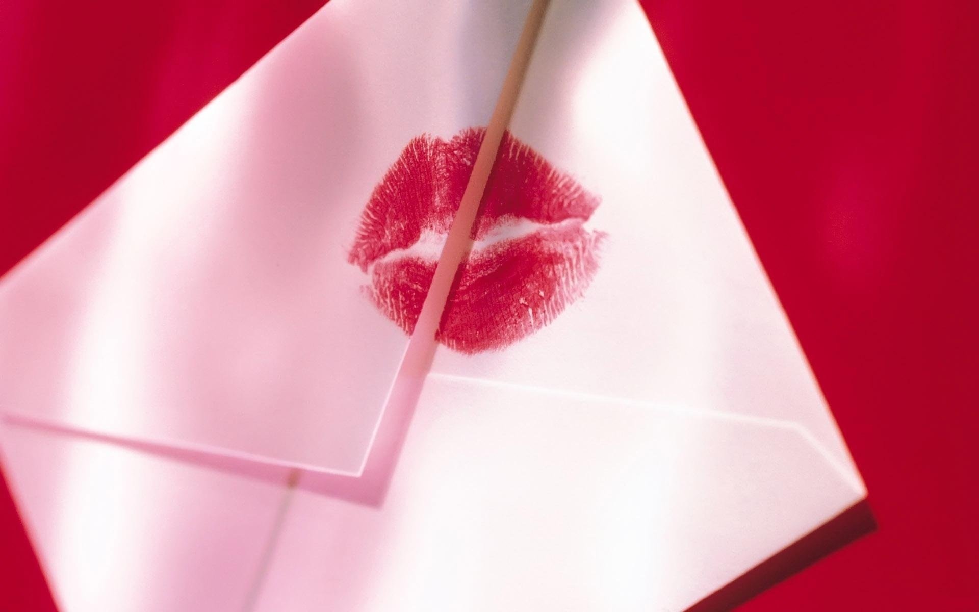 carta lápiz labial tarjeta de san valentín sobre beso rastro día de san valentín vacaciones