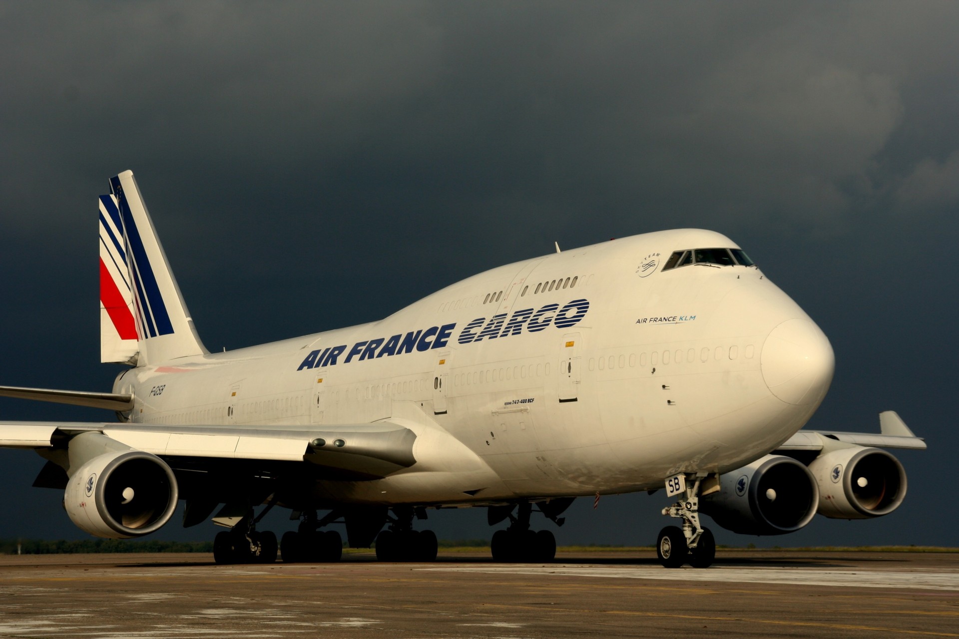 compagnia aerea air france boeing 747-400 pista