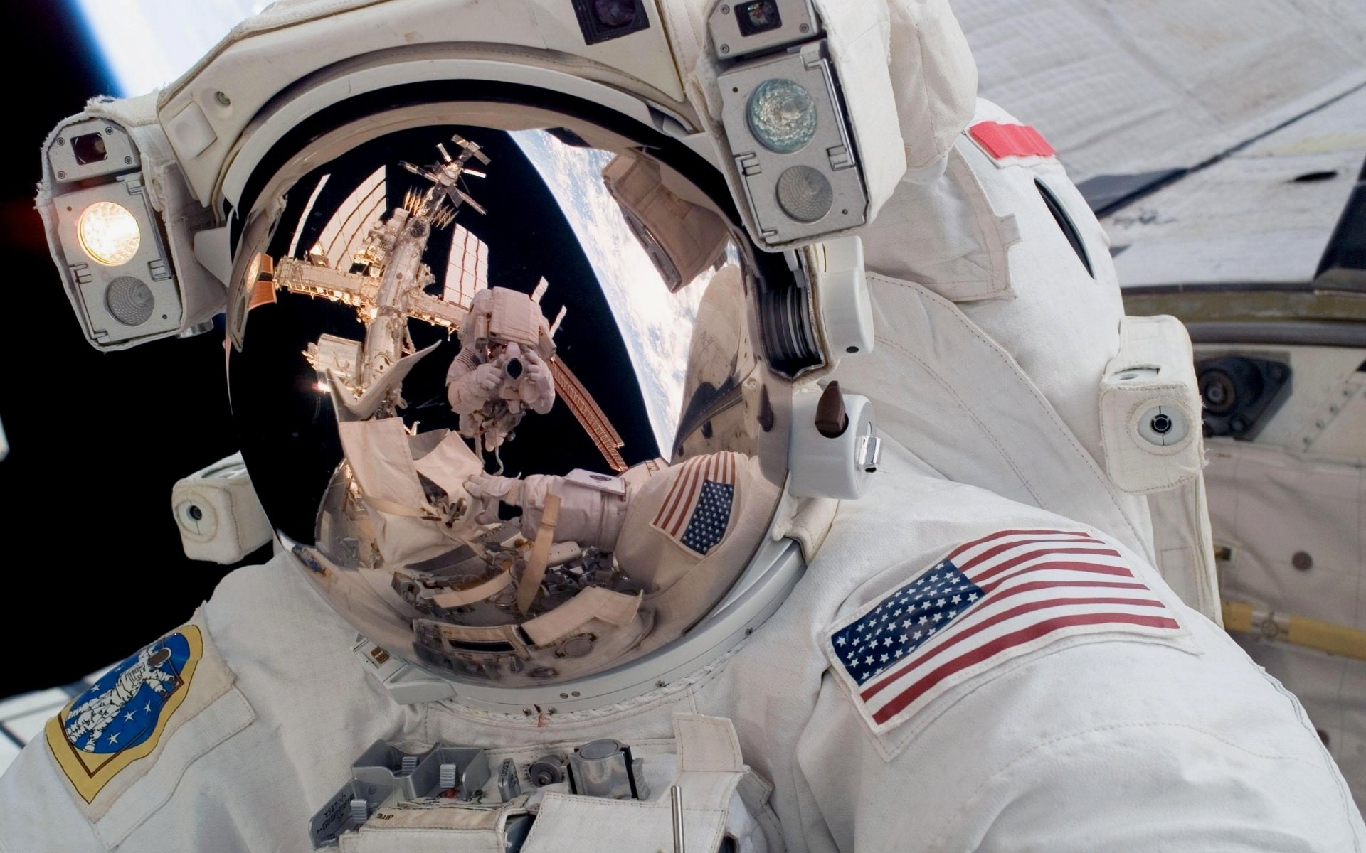 astronaut spacesuit reflection station space nasa suit photo cosmonautic