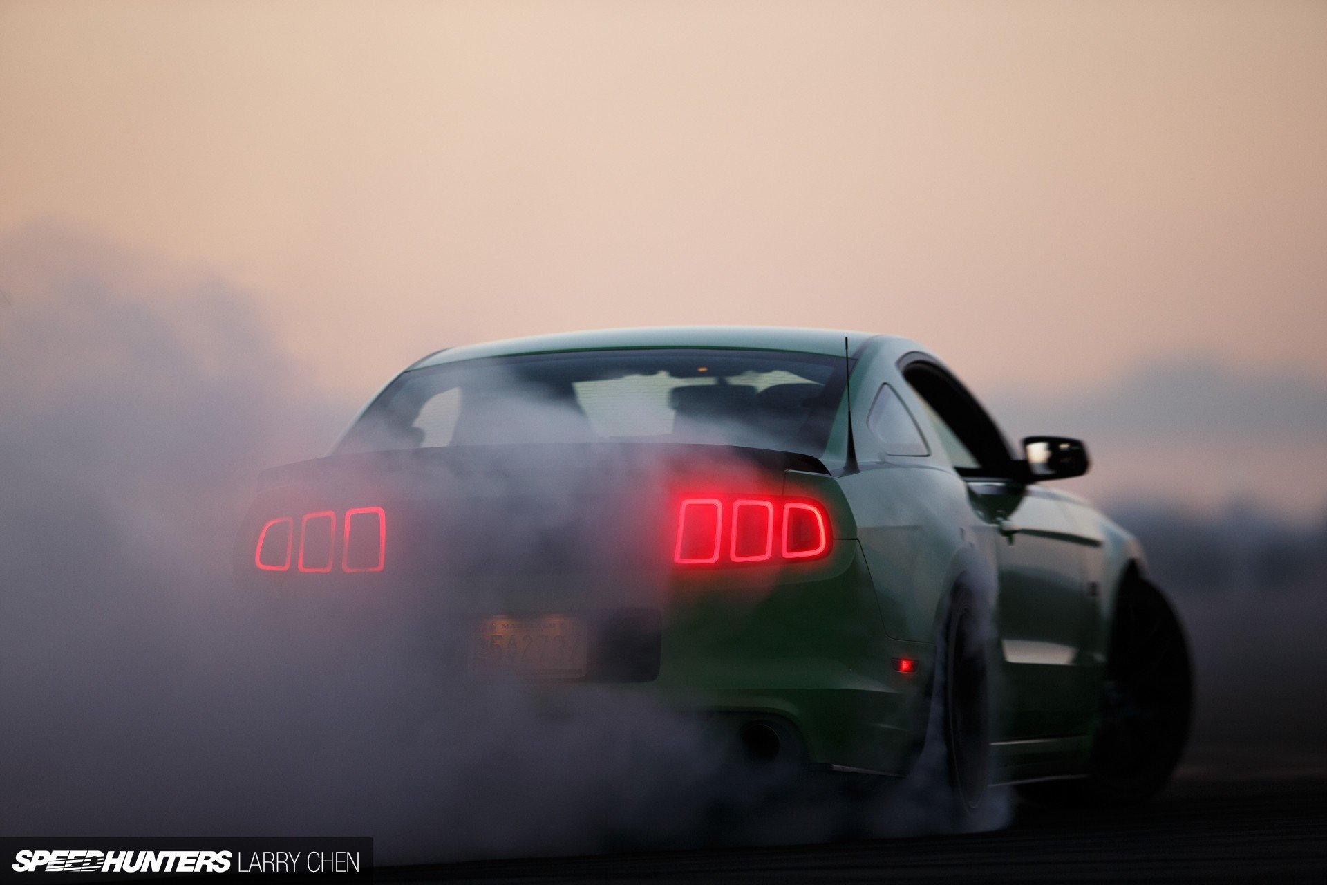 ford mustang coche humo faros