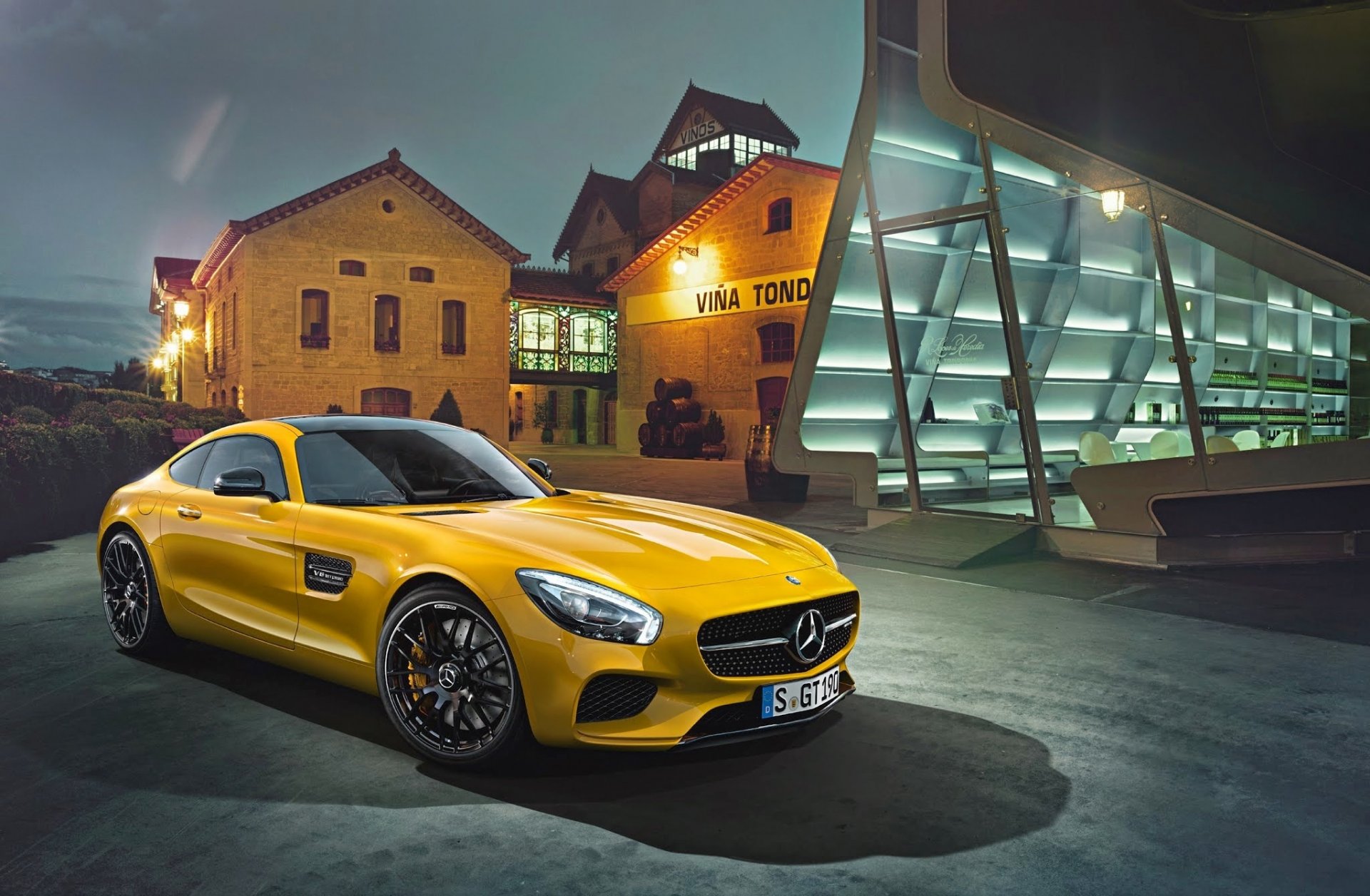 mercedes-benz amg gt 2015 żółty supersamochód przód dom