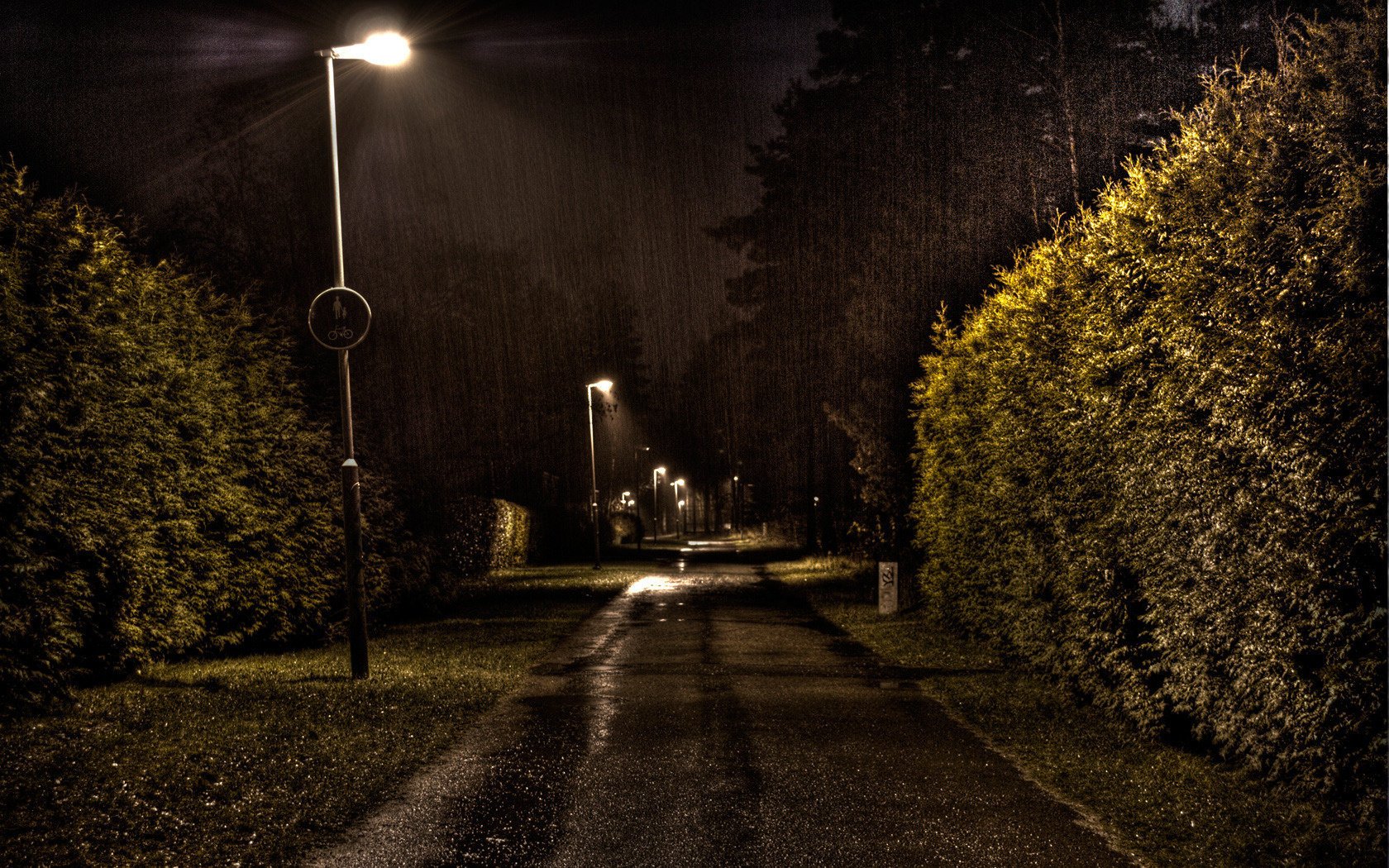 calle lluvia linterna noche luces de la ciudad