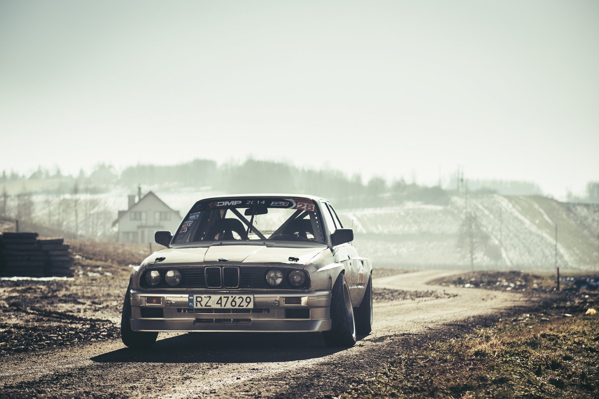 bmw e30 deriva coche plata carretera frente luz sol