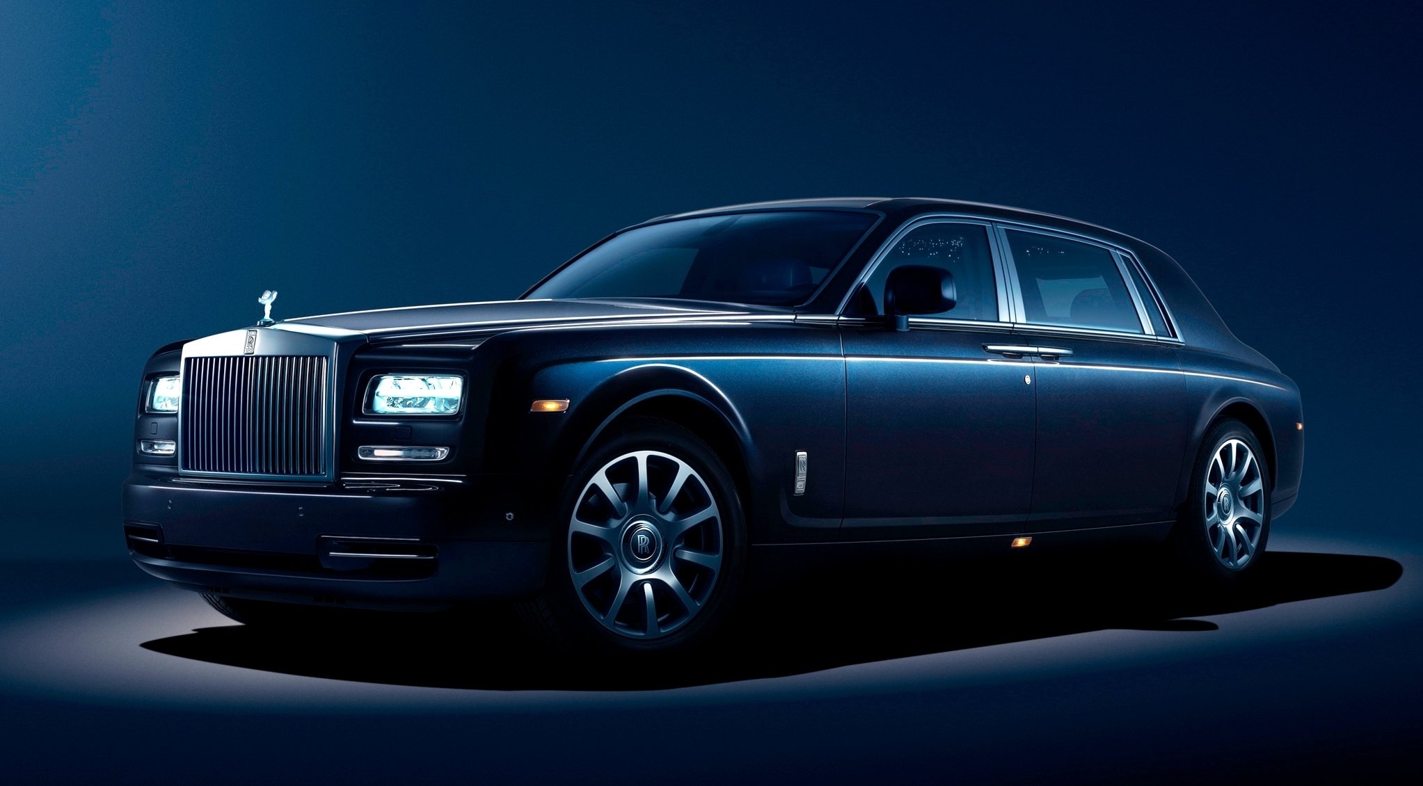 rolls royce phantom blau