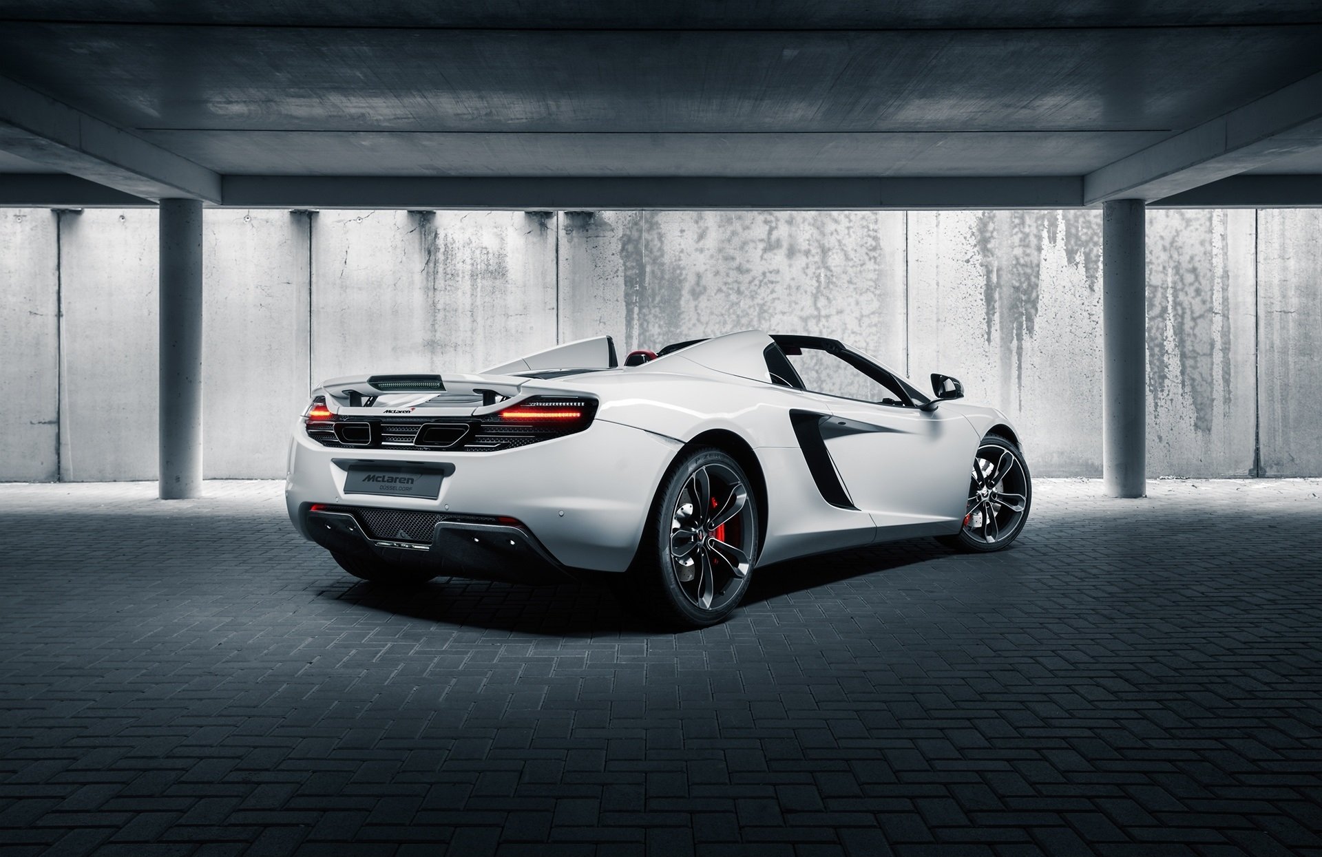 mclaren mp4-12c bianco indietro britannico supercar