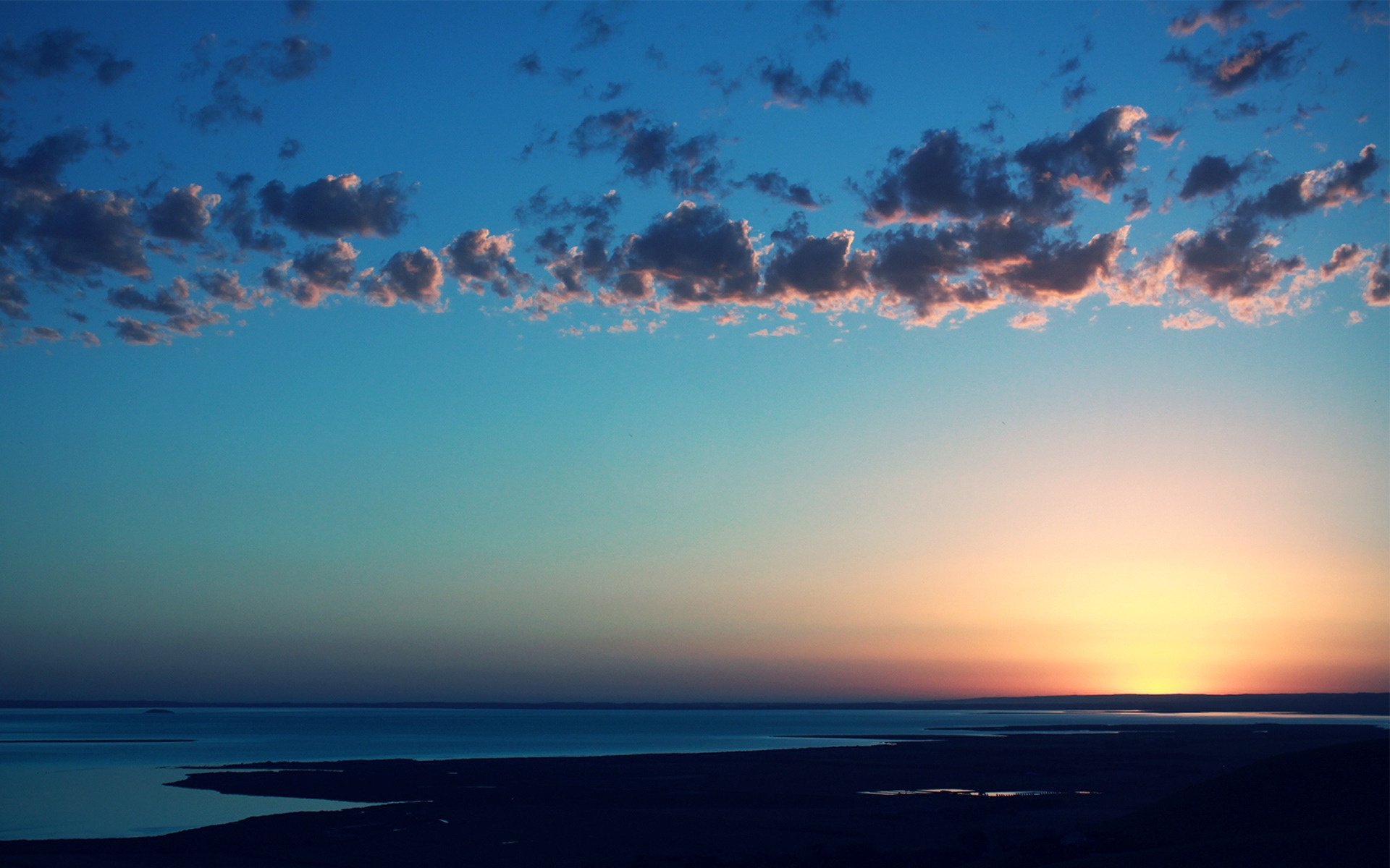 ciel coucher de soleil nuages soleil couleur mer eau espace loin horizon paysage