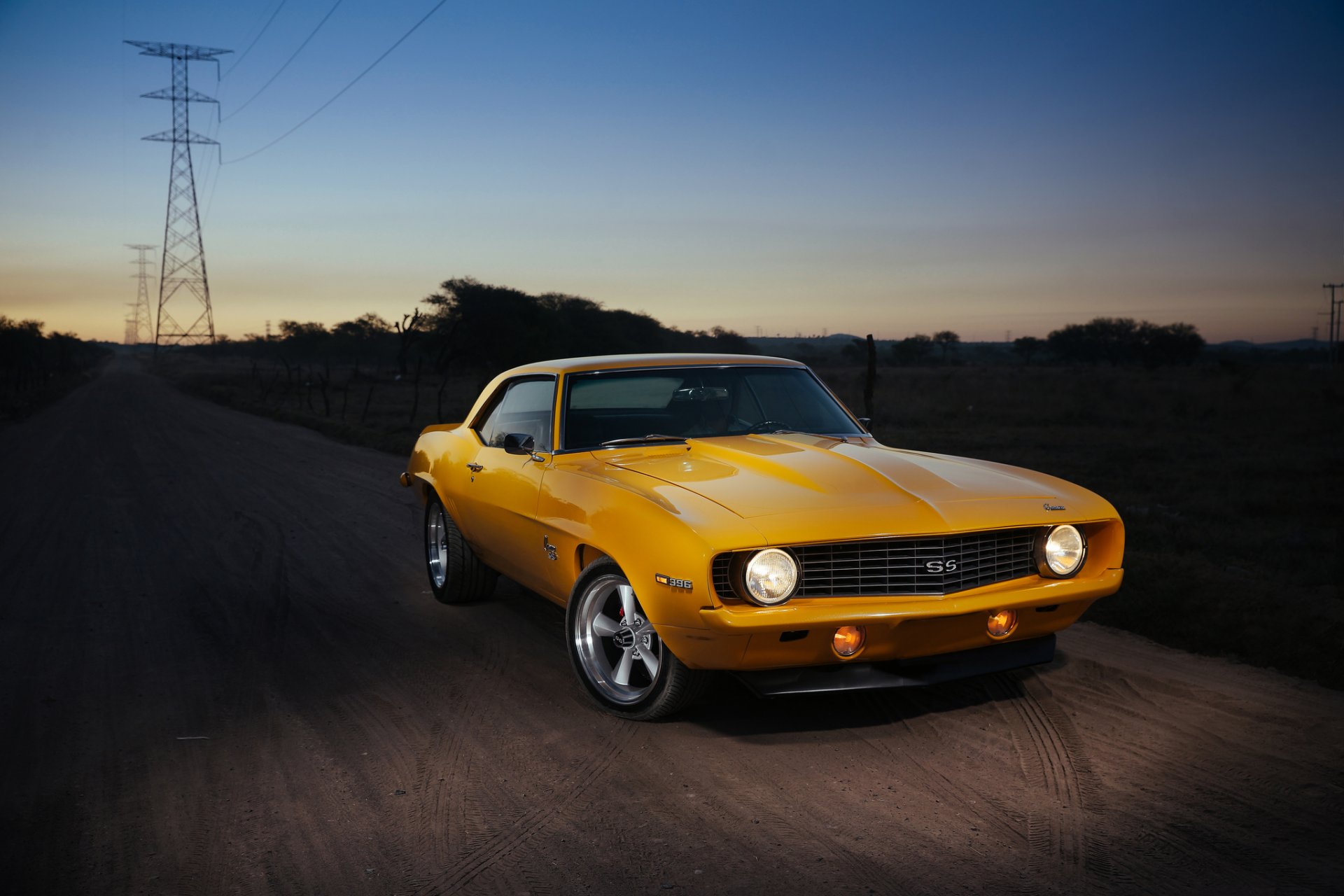 chevrolet camaro ss 396 route ligne électrique