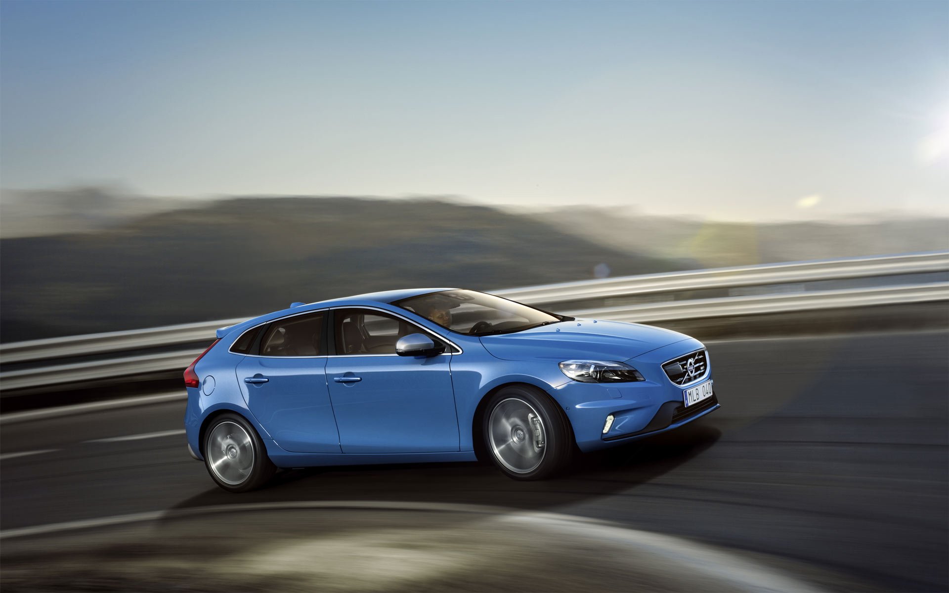 volvo v40 r-design strada traffico volvo v40