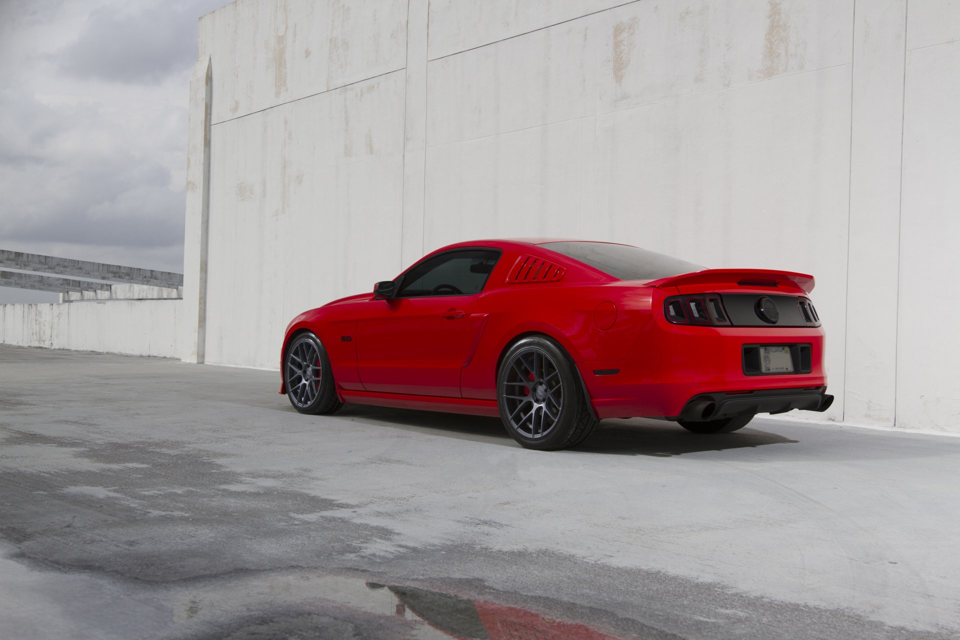 ford mustang gt5. 0 rouge rouge vue arrière mur