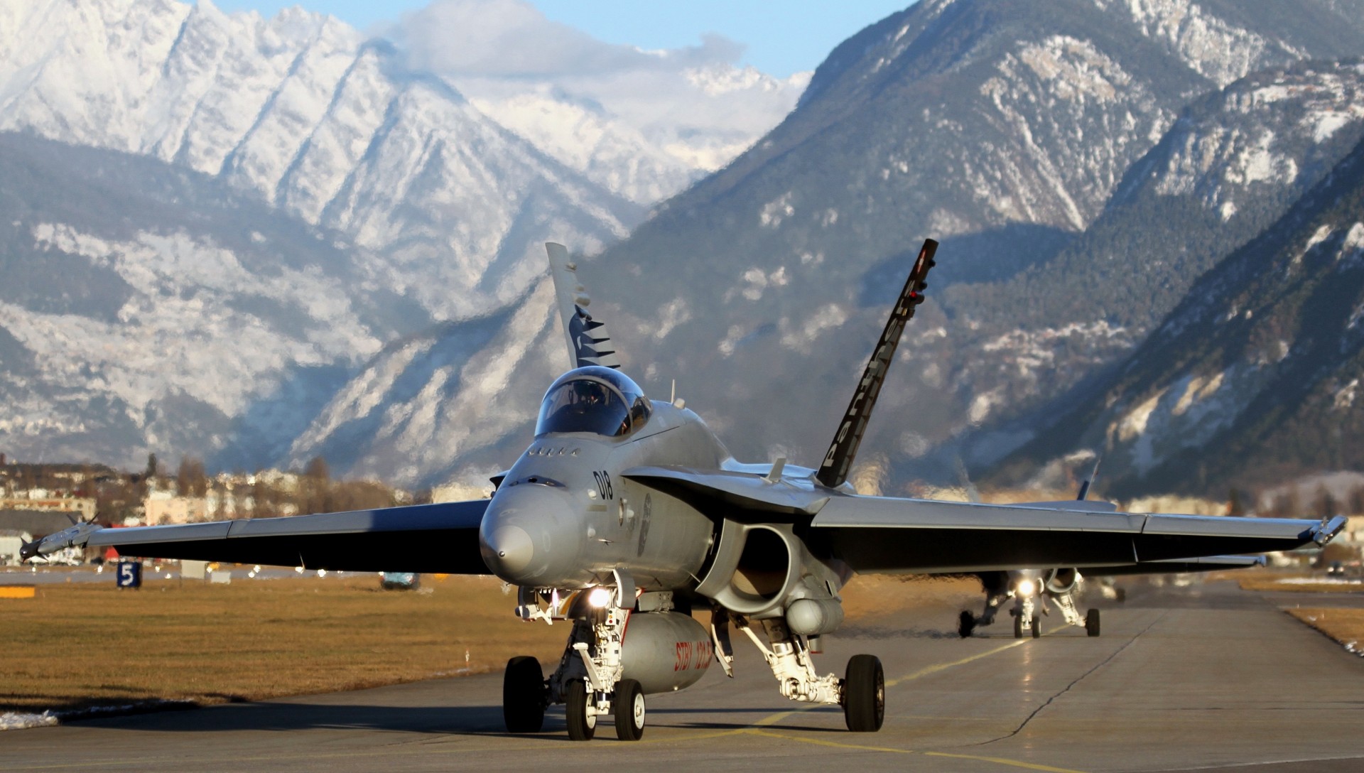 avión caza zion super hornet hornet fuerza aérea fa-18c suiza multiusos