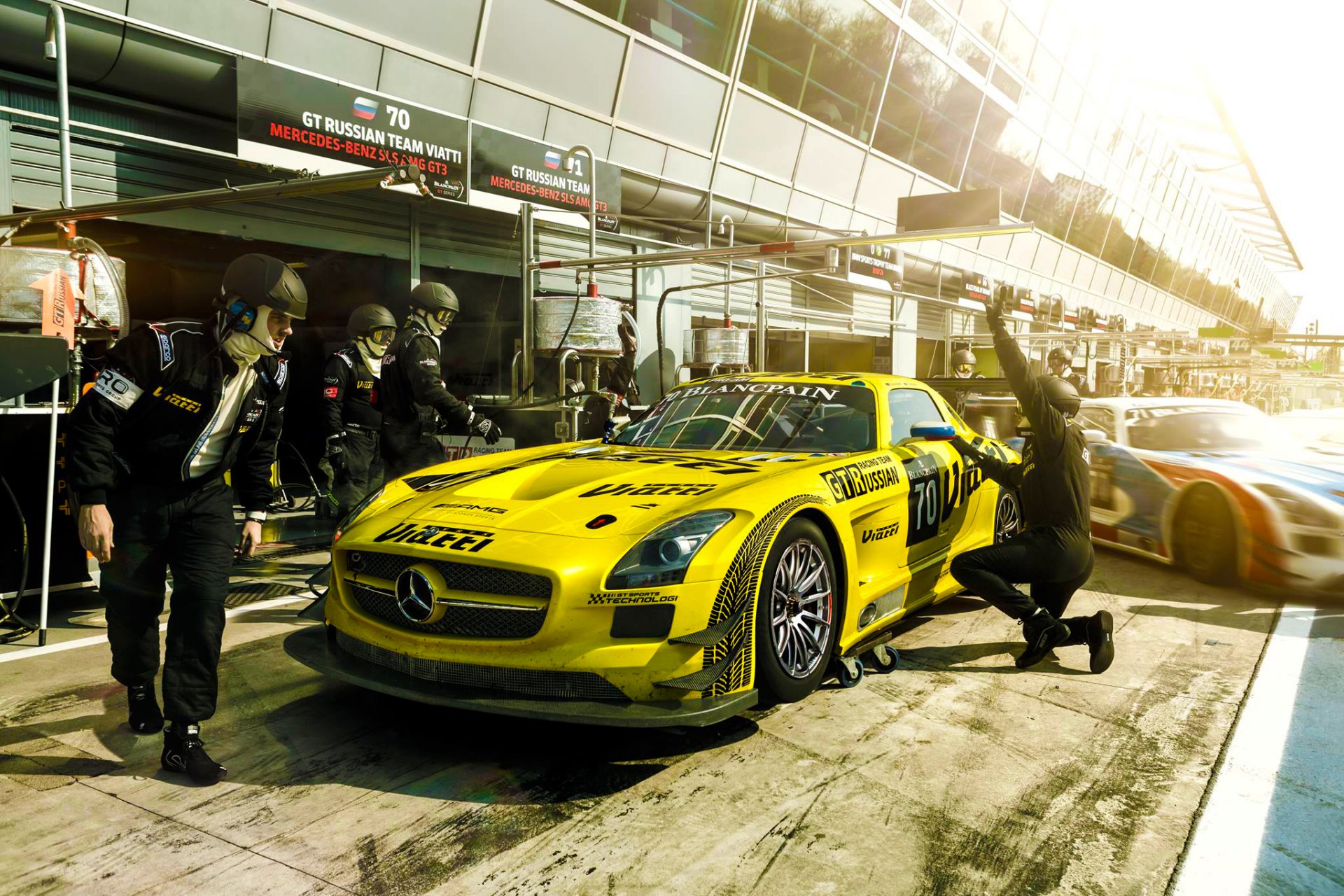 mercedes-benz sls amg gt3 giallo gt russo viatti corsa pit stop