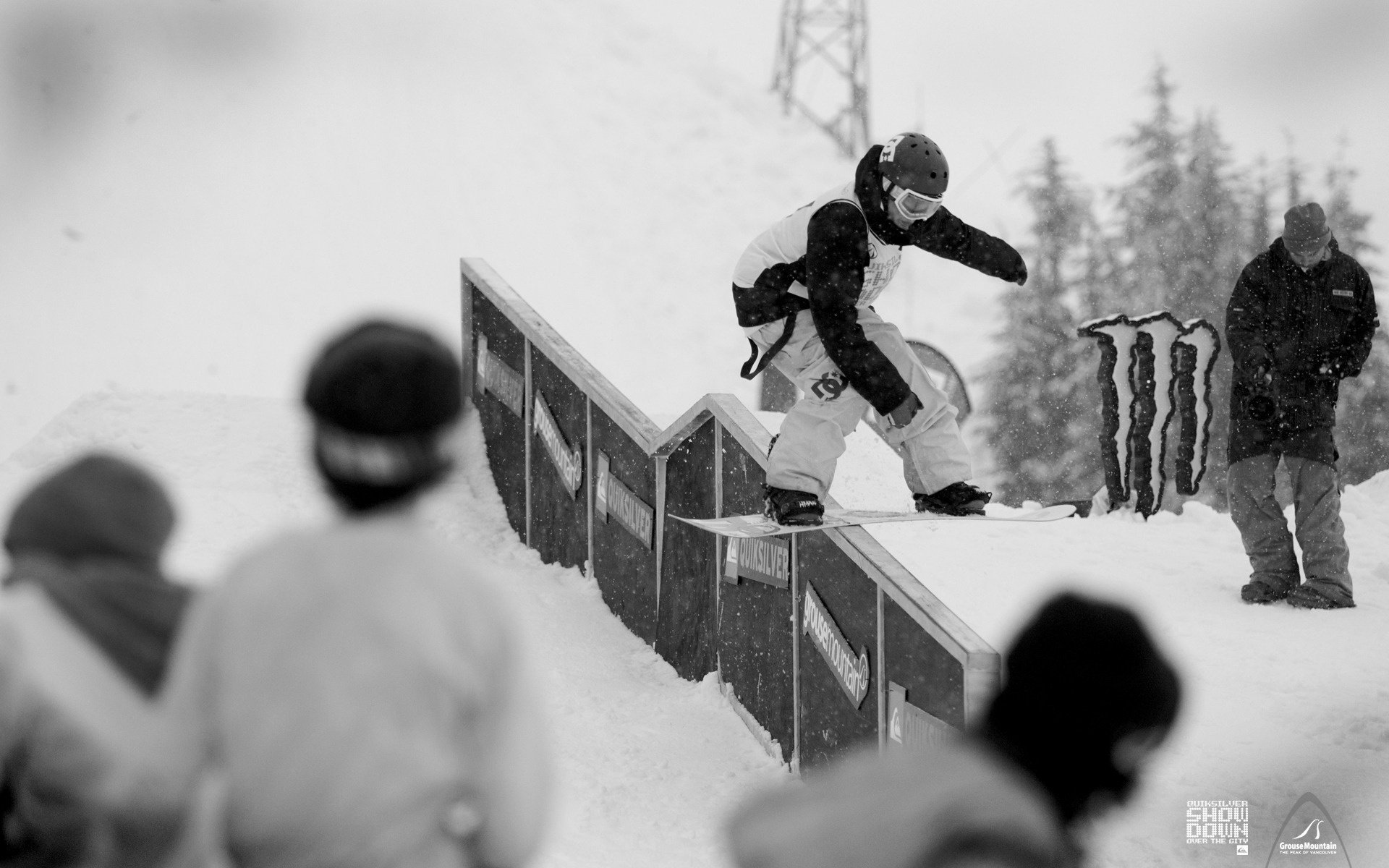 спорт экстрим extreme сноубординг snowboarding соревнования спуск сноуборд парни адреналин фото черно-белое